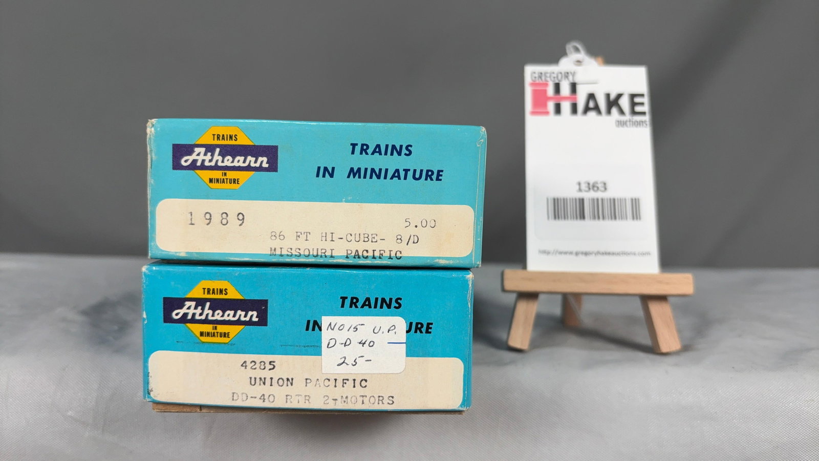 Lot of 2 Athearn HO Scale Cars Includes 1 UP DD-40RTR 2 Motors and 1 MOPAC High Cube w/OB: Lot of 2 Athearn HO Scale Cars Includes 1 UP DD-40RTR 2 Motors and 1 MOPAC High Cube w/OB, C7/8. Size 13x4x3