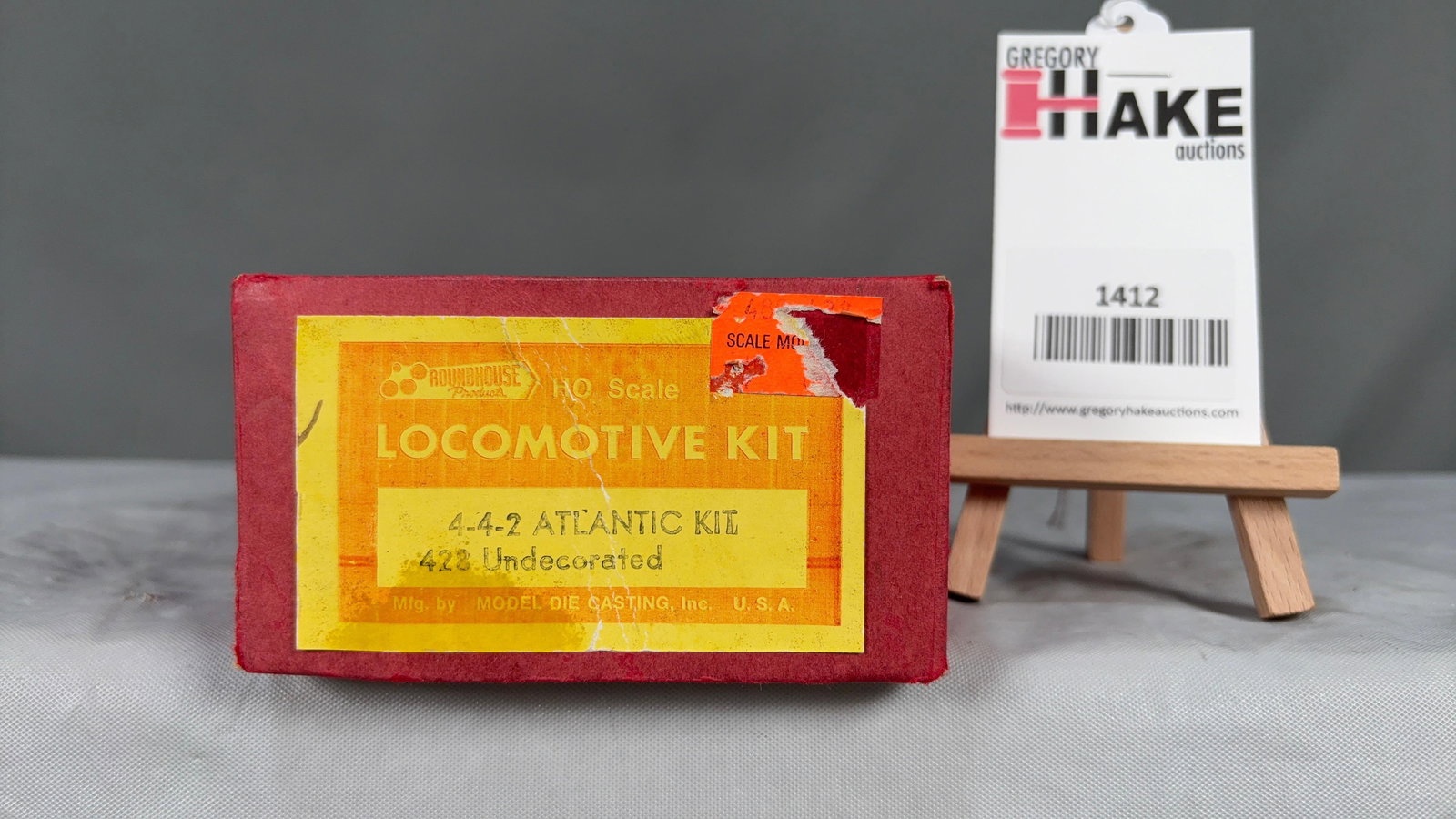 Roundhouse HO 4-4-2 Locomotive Kit w/OB: Roundhouse HO 4-4-2 Locomotive Kit w/OB, C7/8. Size 9x5x3