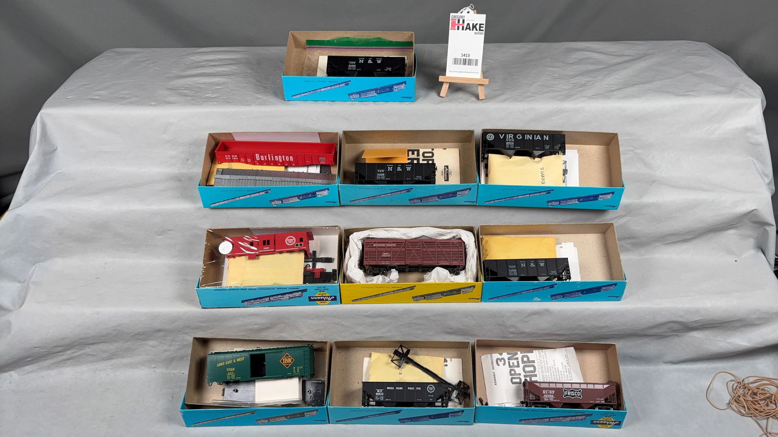 Athearn Lot of 10 HO Freight Cars w/OB (1 of 2)