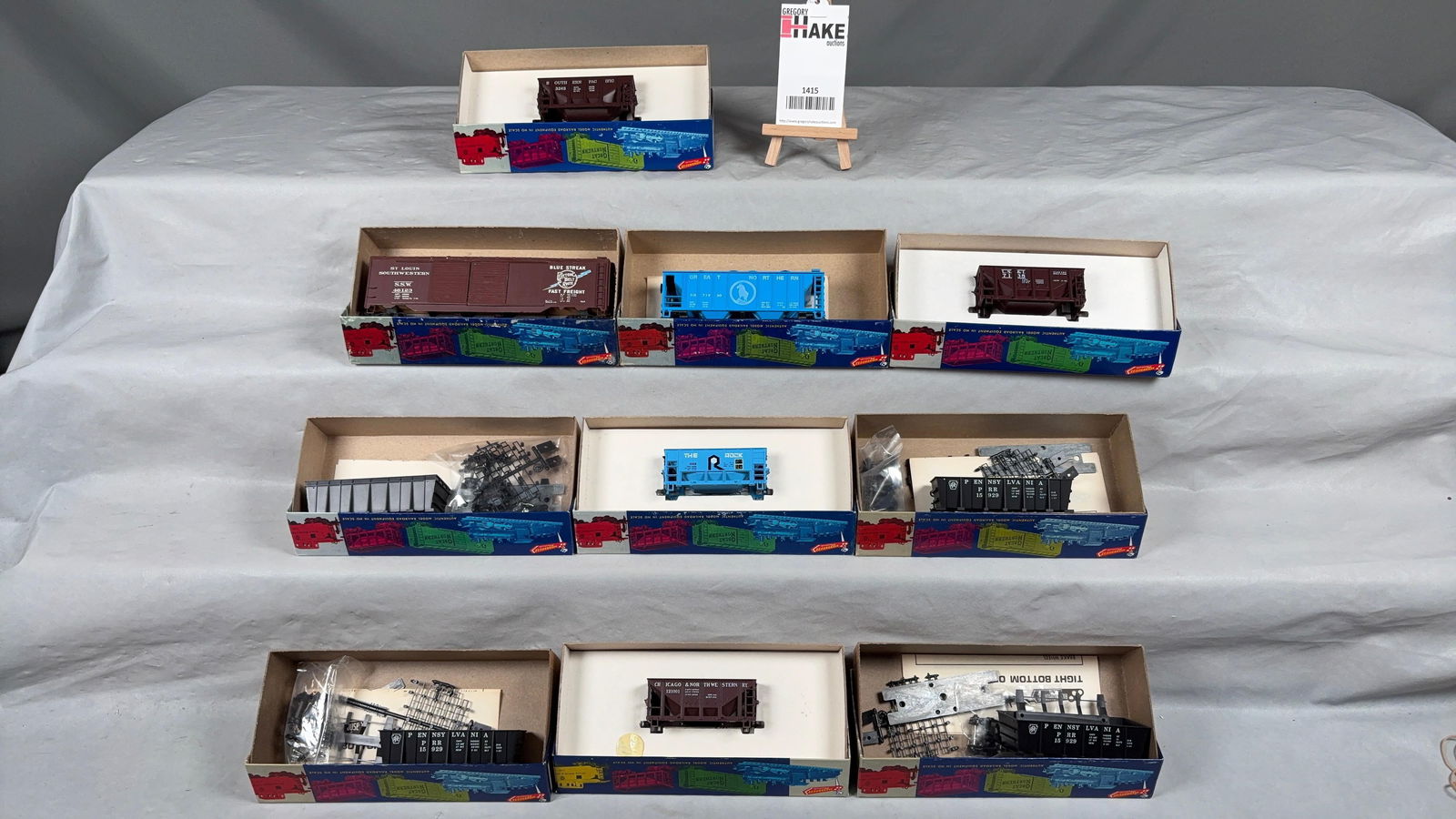 Lot of 10 Roundhouse HO Freight Cars w/OB (1 of 2)