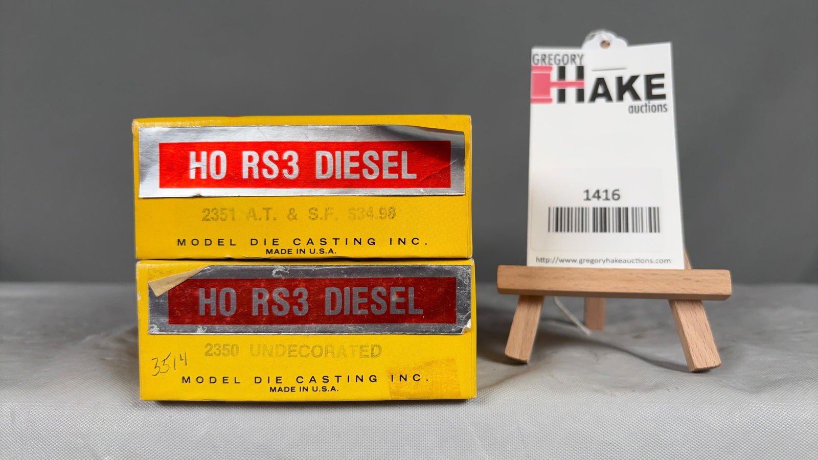 Lot of 2 Roundhouse HO Diesel Locomotives w/OB: Lot of 2 Roundhouse HO Diesel Locomotives w/OB, C7/8.Size11x4x3