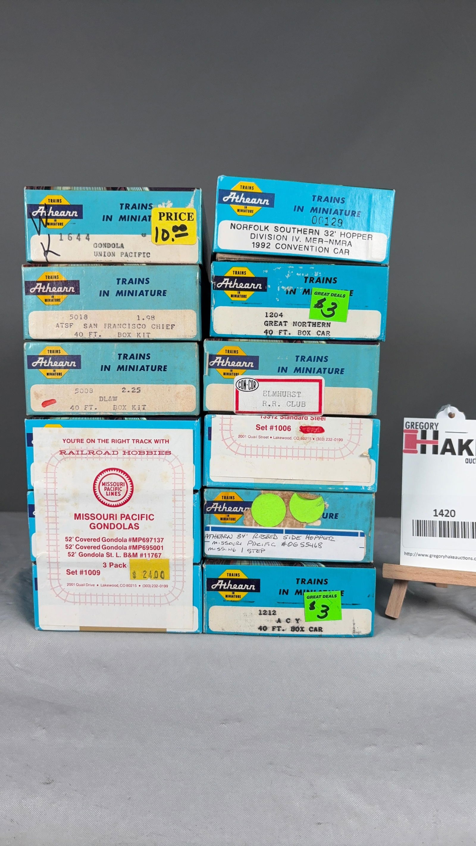 Lot of 12 Athearn HO Freight Cars w/OB (1 of 2)