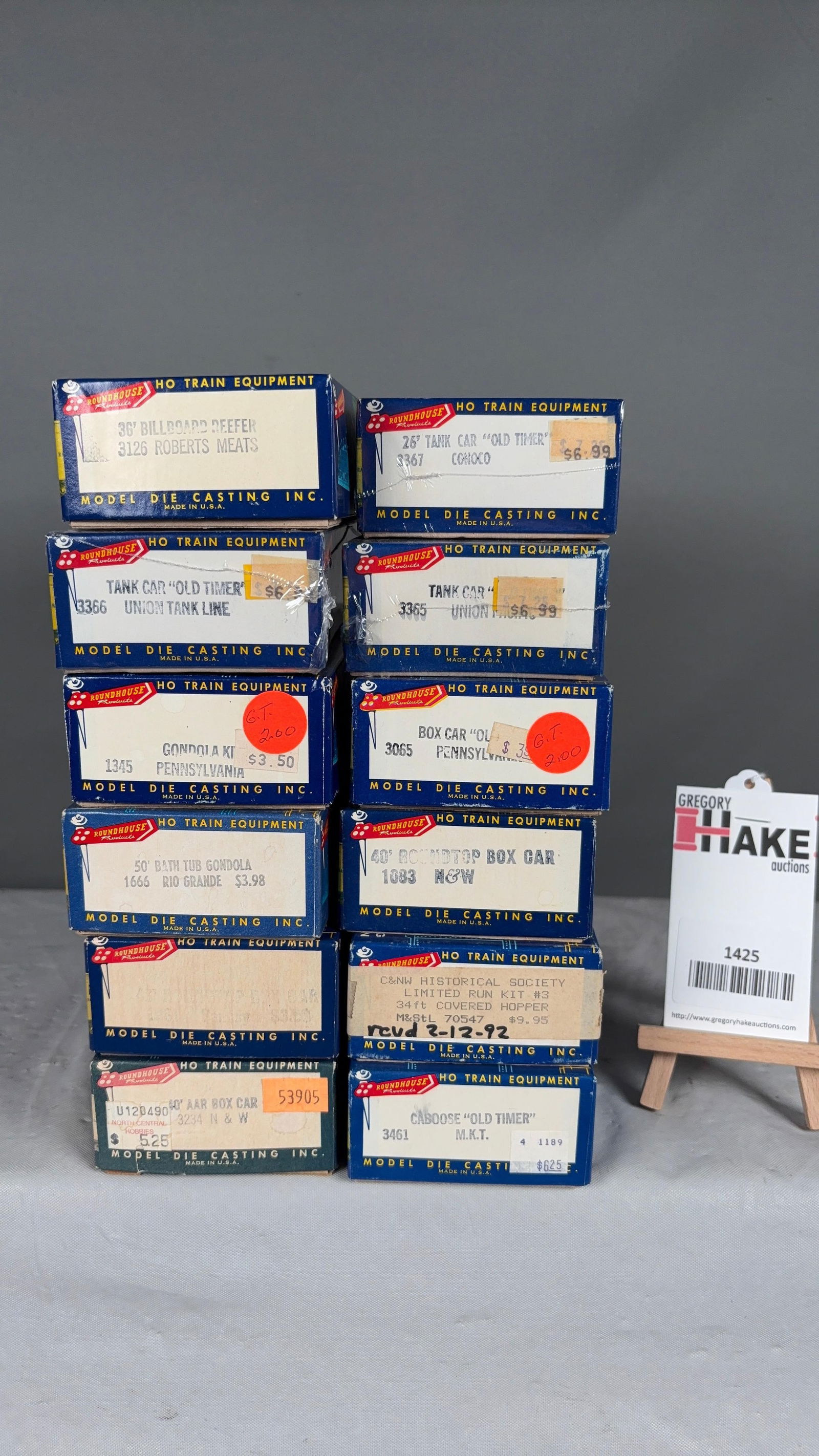 Roundhouse Lot of 12 HO Freight Cars w/OB: Roundhouse Lot of 12 HO Freight Cars w/OB, C7/8.Size8x7x10