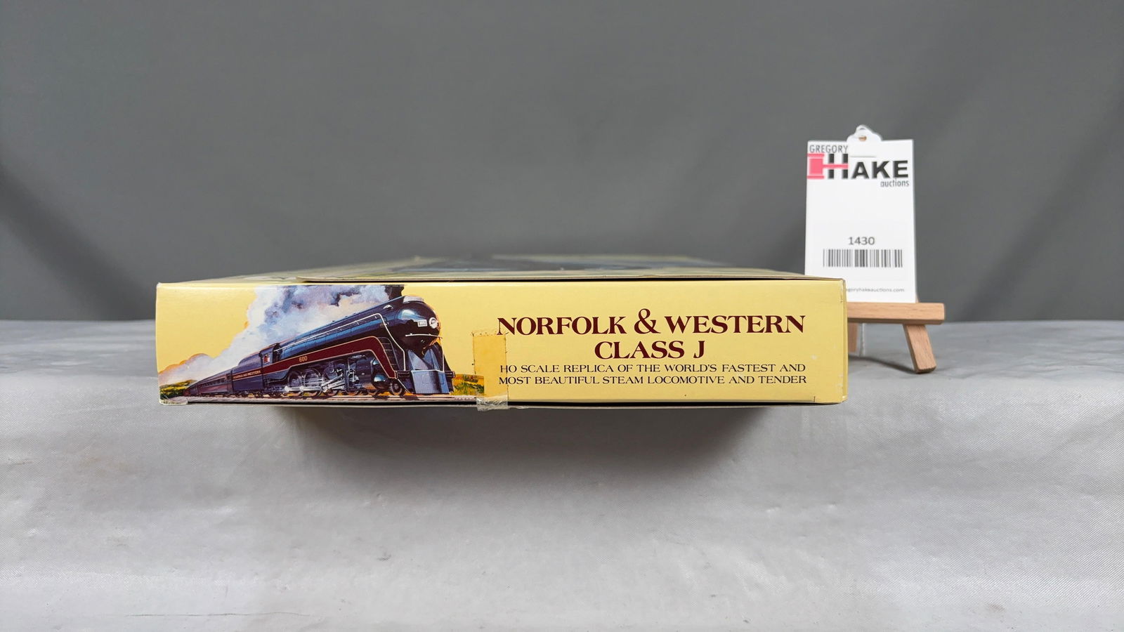Bachmann HO Norfolk and Western Steam Locomotive and Tender w/OB: Bachmann HO Norfolk and Western Steam Locomotive and Tender w/OB, C7/8.Size19x2x11