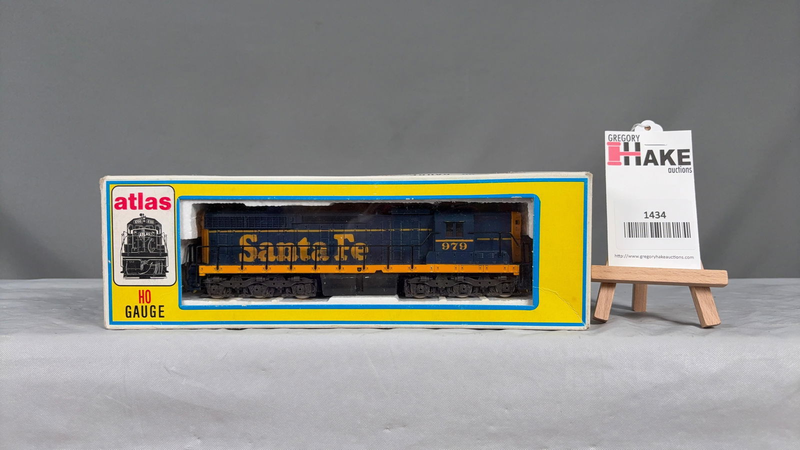 Atlas HO SD 24 Santa Fe 979 Diesel w/OB - 2
