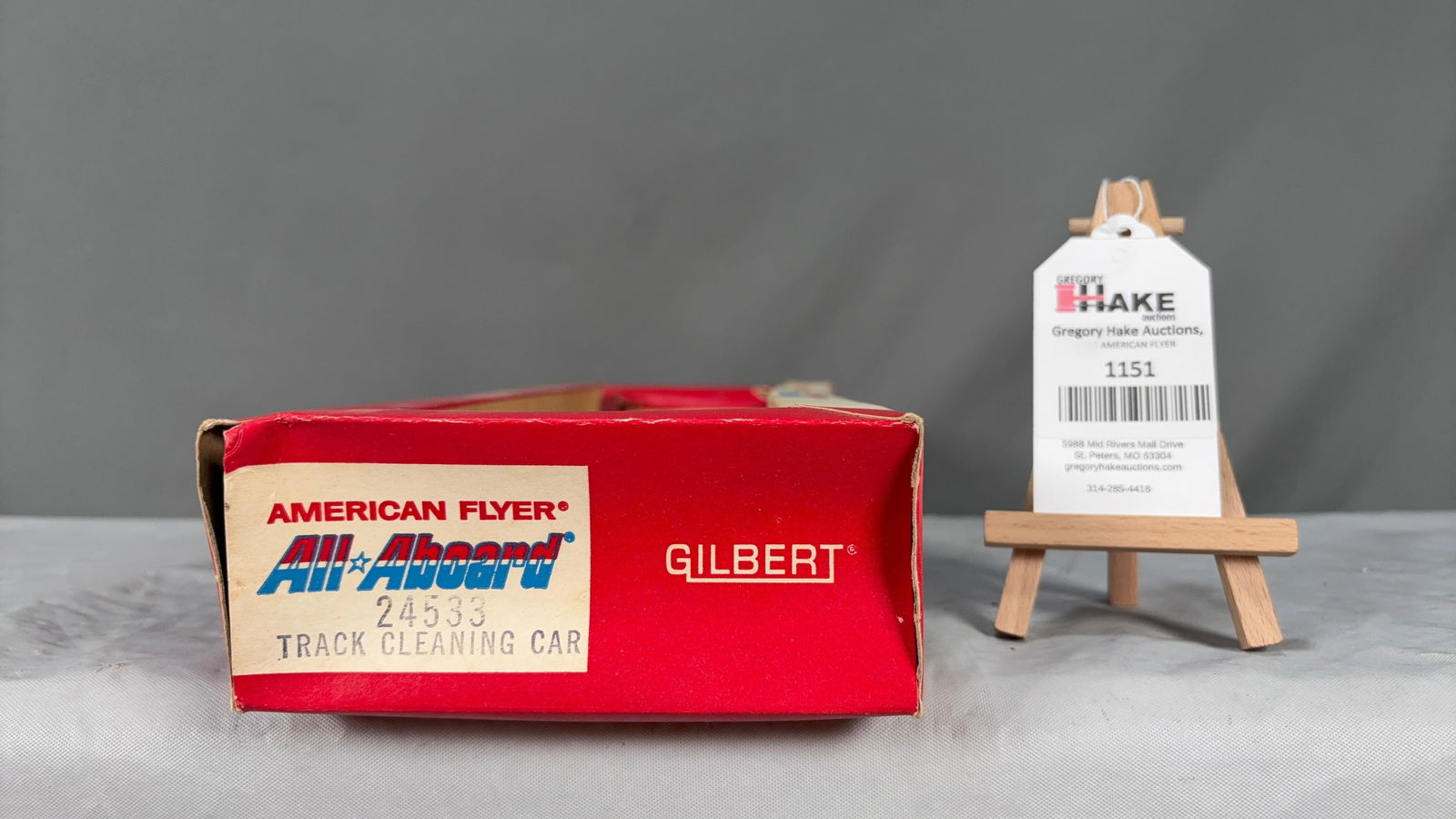 American Flyer 24533 Track Cleaning Car w/ OB: American Flyer 24533 Track Cleaning Car w/ OB. C8, box has wear. See photos for details Size 16x5x3