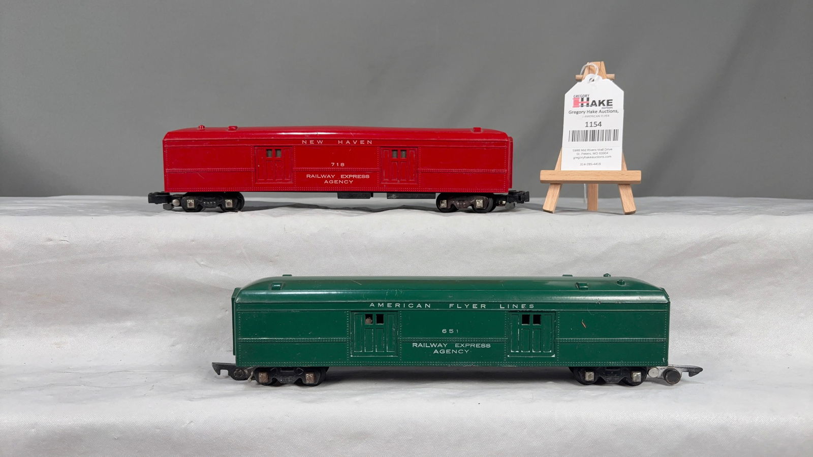 American Flyer Postwar Green 651 and Red 718 REA Cars - 2