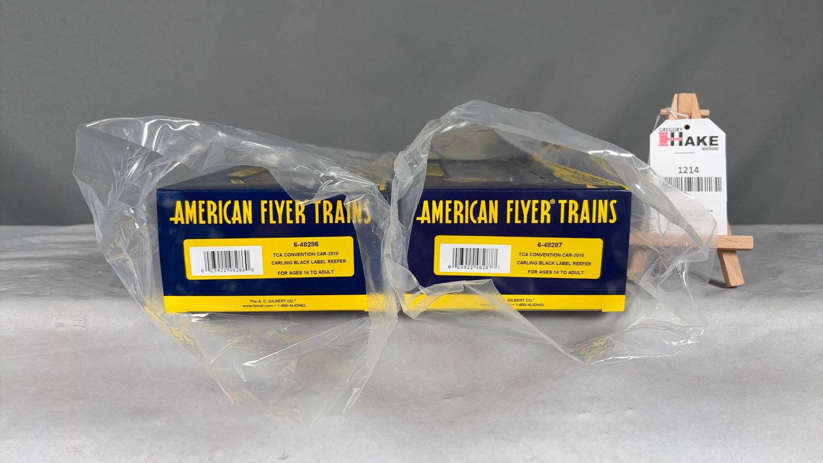American Flyer 6-48282 TCA Convention Car 2010 Carling Black Label Reefer 2- Pack w/ OB - 2