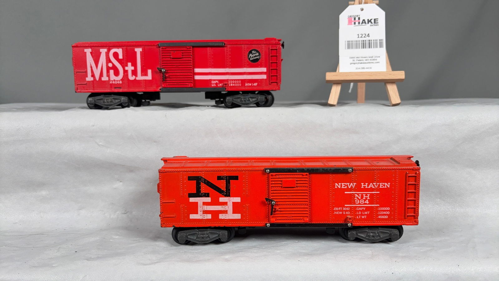 American Flyer Postwar 984 New Haven and 24048 M & St Louis Boxcars: American Flyer Postwar 984 New Haven and 24048 M & St Louis Boxcars, C7. See photos for details. Size 9x5x3