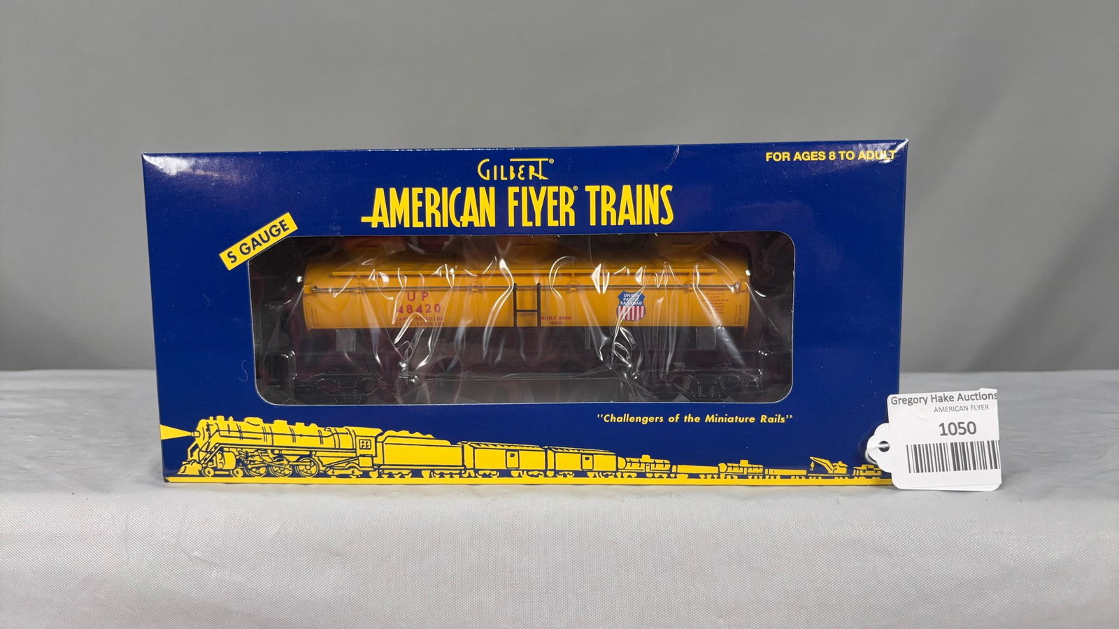 American Flyer 48420 Union Pacific Three Dome Tank Car w/ob (1 of 2)