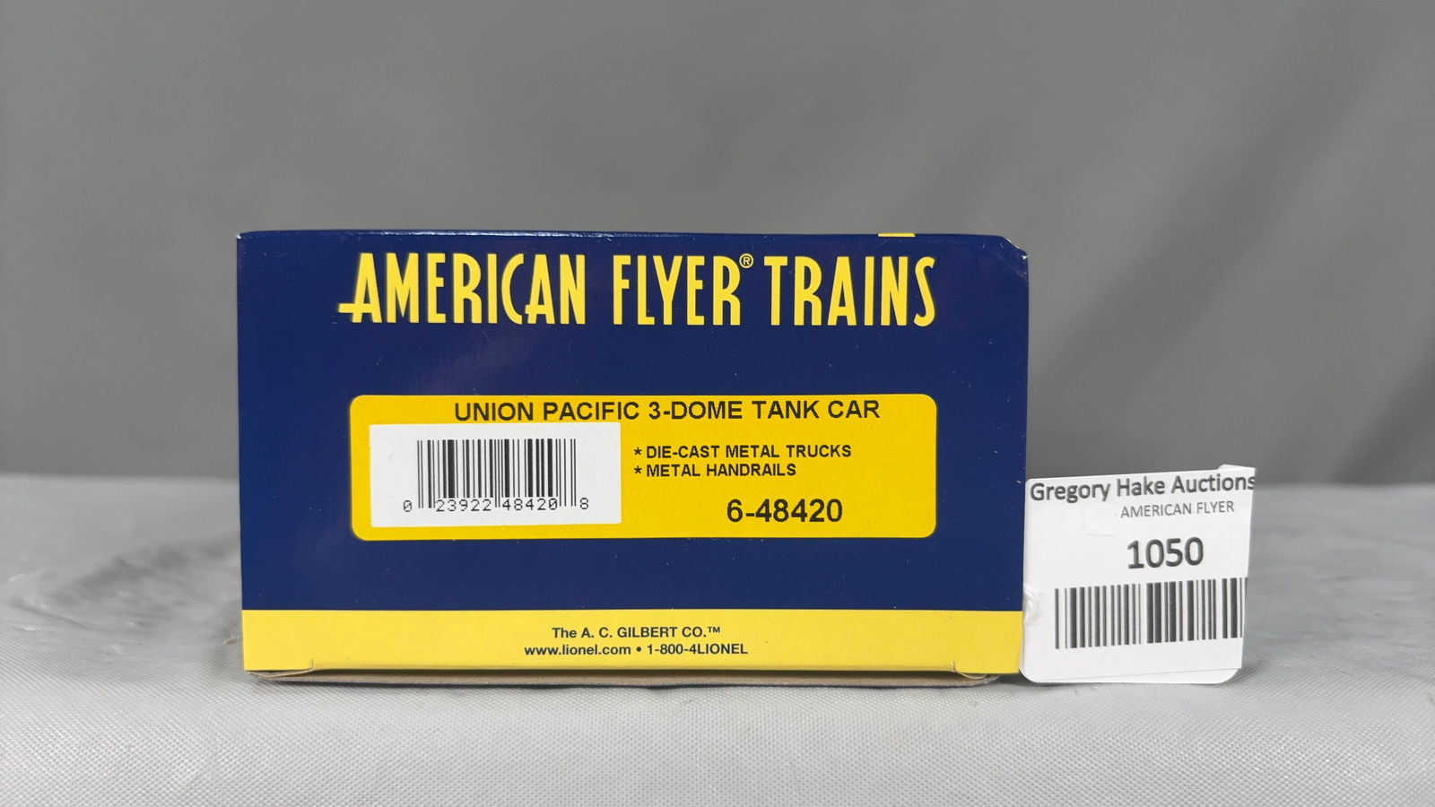 American Flyer 48420 Union Pacific Three Dome Tank Car w/ob - 2