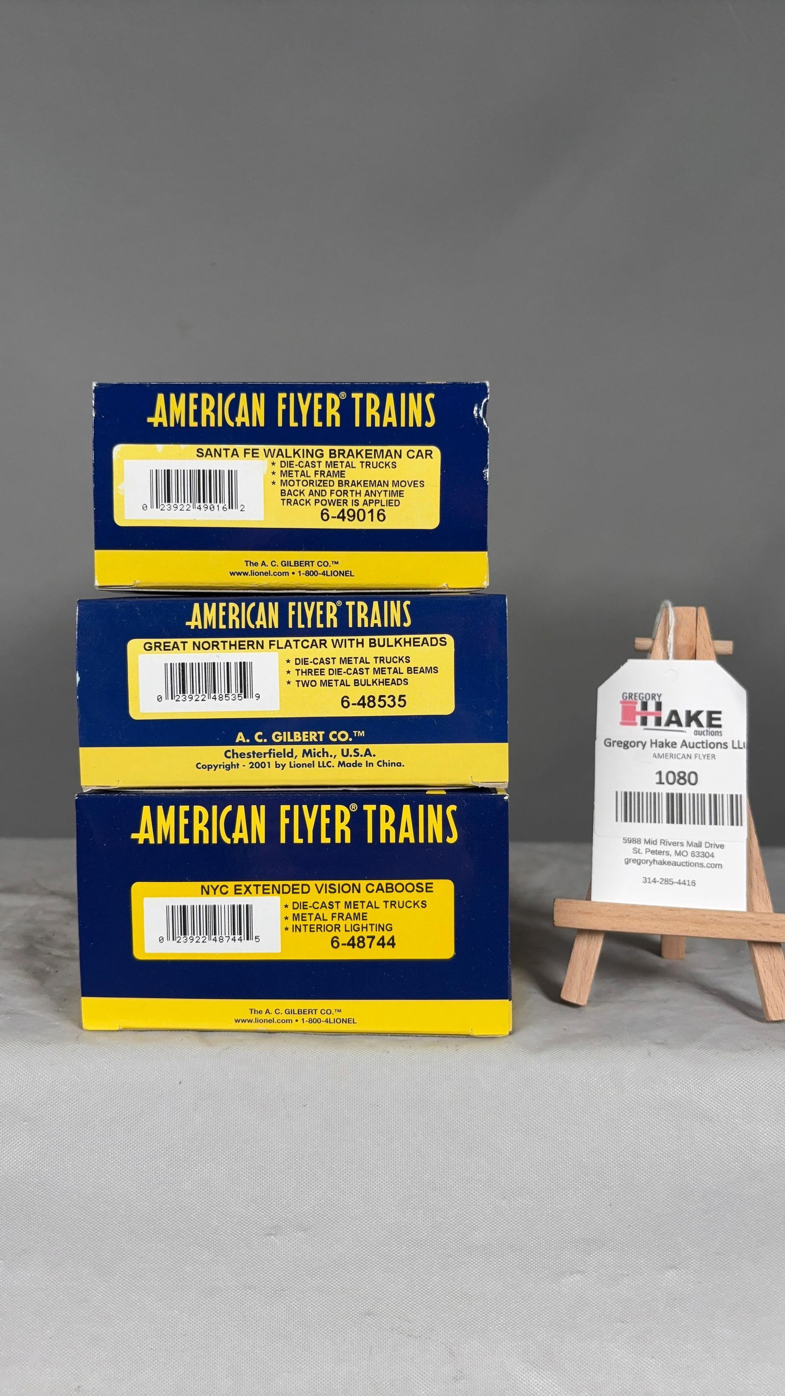 American Flyer 6-49016, 6-48744, 6-48535 w/ OB: American Flyer 6-49016 Santa Fe Walking Brakeman Car, 6-48744 NYC Extended Vision Caboose, 6-48535 Great Northern Flatcar with Bulkheads w/ OB, C10 See photos for details.Size11x5x7