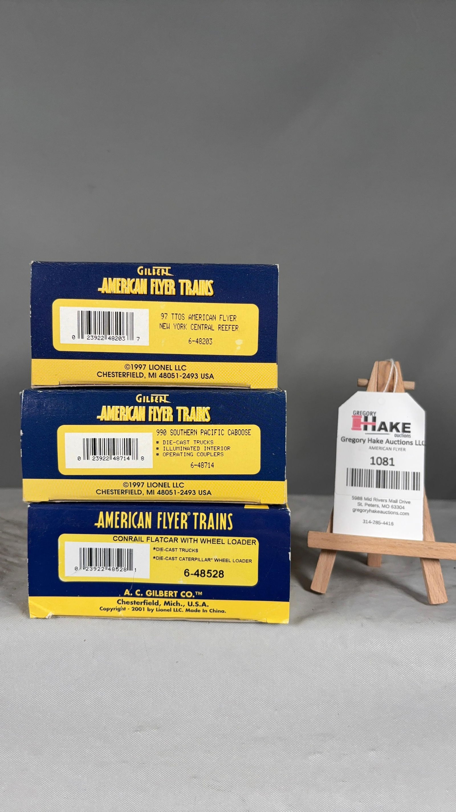 American Flyer 6-48203, 6-48714, 6-48528 w/ OB: American Flyer 6-48203 '97 TTOS NY Central Reefer, 6-48714 990 Southern Pacific Caboose, 6-48528 Conrail Flatcar with Wheel Loader w/ OB, C10. See photos for details. Size 11x5x7