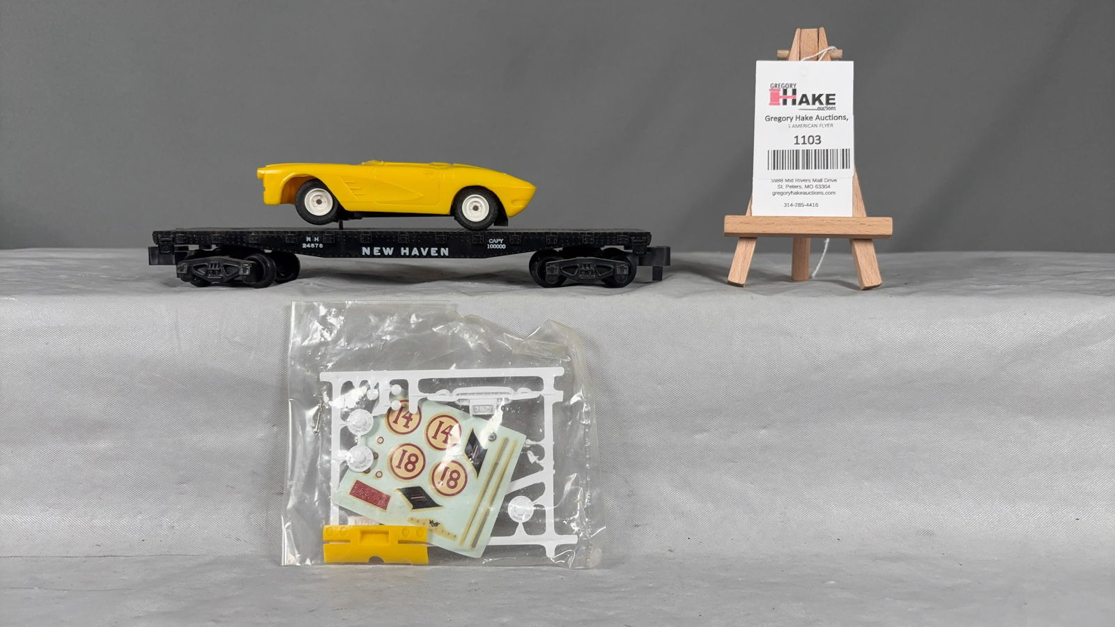 American Flyer Postwar 24578 Flatcar w/unassembled Corvette: American Flyer Postwar 24578 Flatcar w/ unassembled Corvette. C9 See photos for details. Size 11x4x3