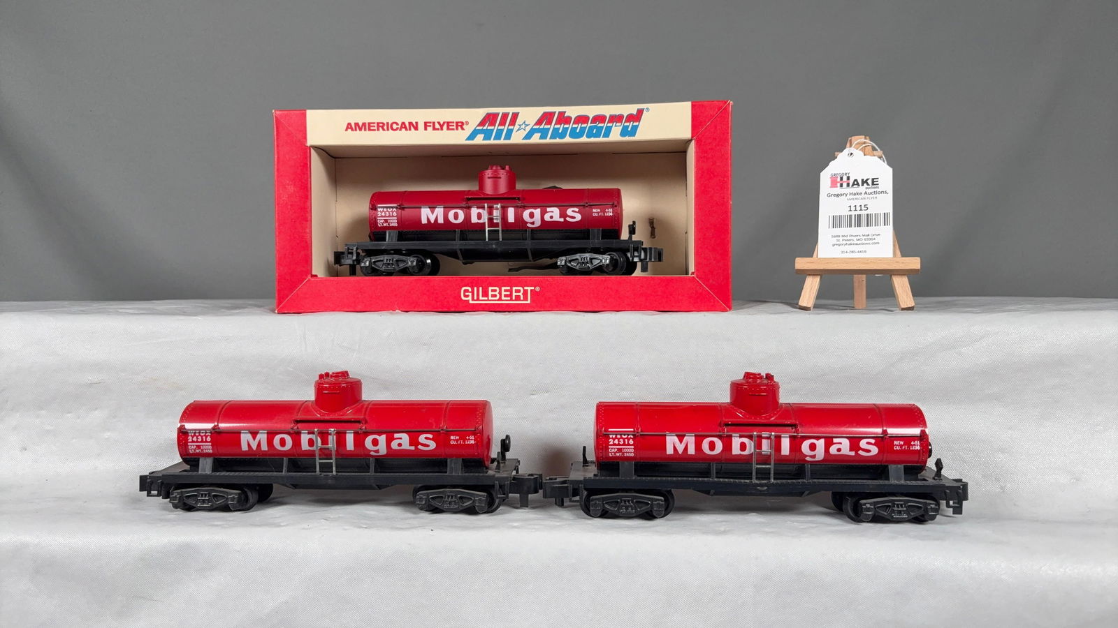 3 Mobilgas 24316 Tank Cars: 3 Mobilgas 24316 Tank Cars. 2 have glossy red paint and includes 1 original box. C8 See photos for details.Size11x12x3