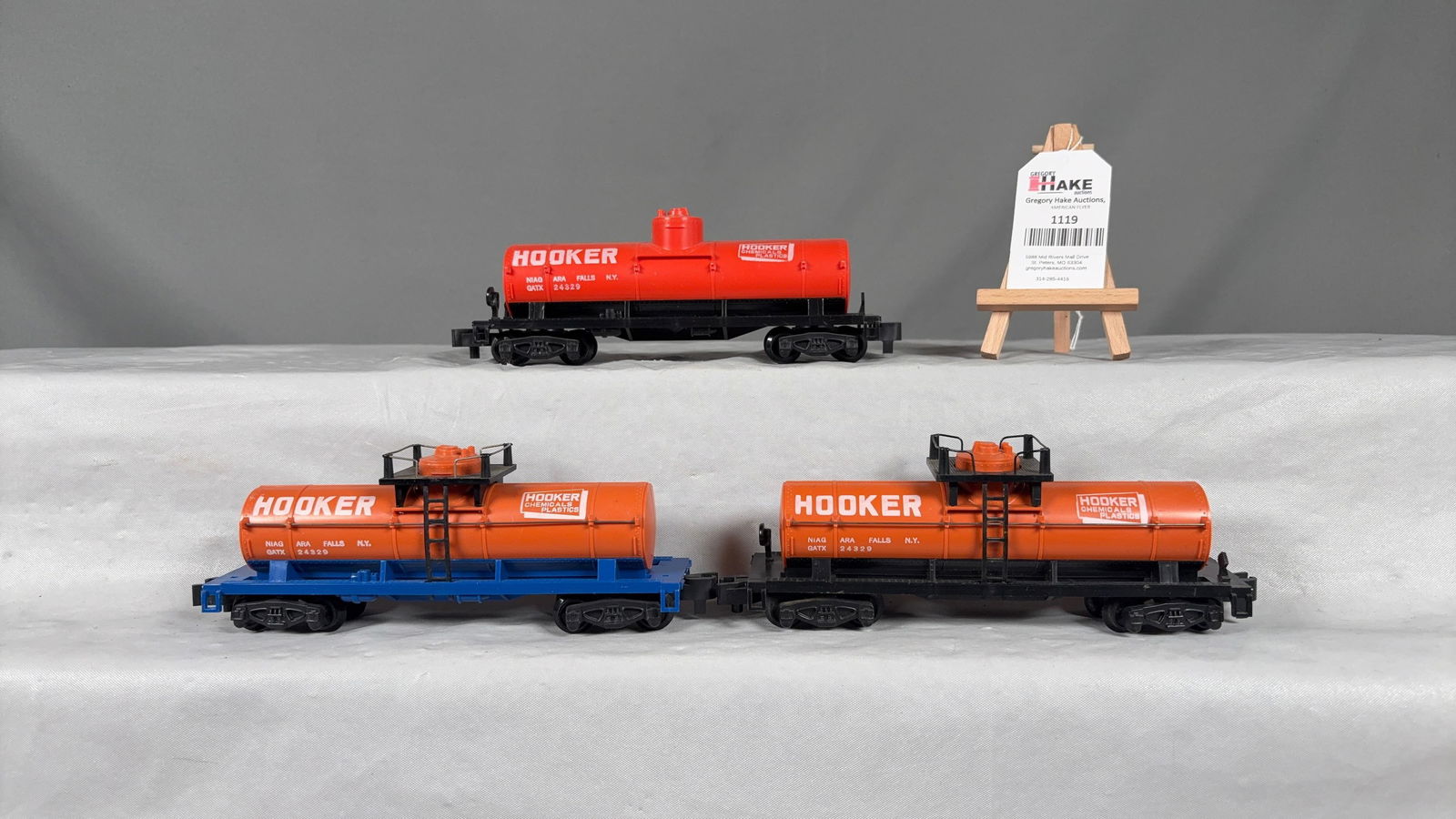 3 American Flyer Postwar 24329 Hooker Tank Cars: 3 American Flyer Postwar 24329 Hooker Tank Cars. C8 See photos for detailsSize9x9x2