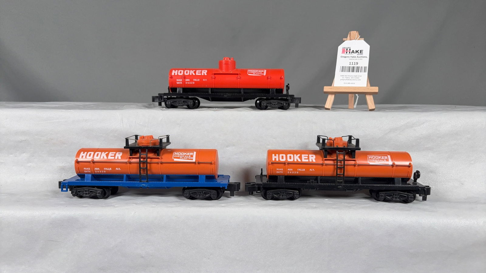 3 American Flyer Postwar 24329 Hooker Tank Cars - 2