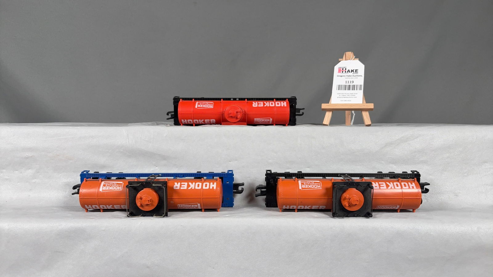 3 American Flyer Postwar 24329 Hooker Tank Cars - 3