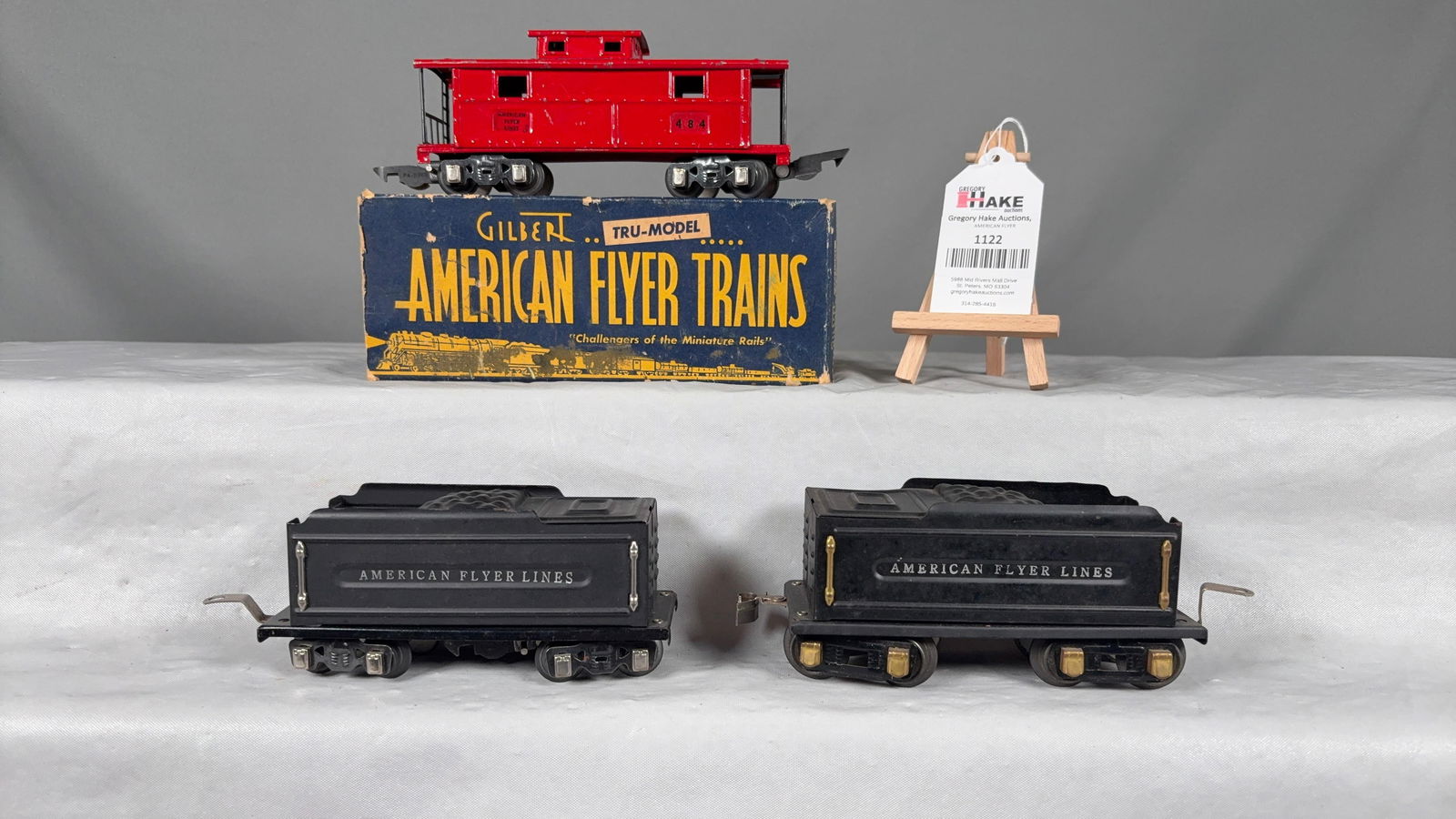 2 American Flyer Prewar Tenders & 1 484 Caboose: 2 American Flyer Prewar Tenders & 1 484 Caboose. C7 See photos for details Size 13x9x3