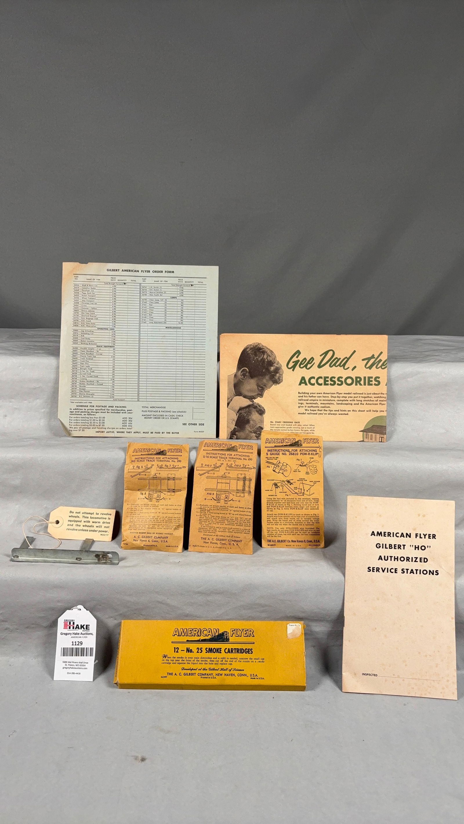 Group of American Flyer Postwar Misc Items: Group of American Flyer Postwar Miscellaneous Items. See photos for details. Size 11x10x1