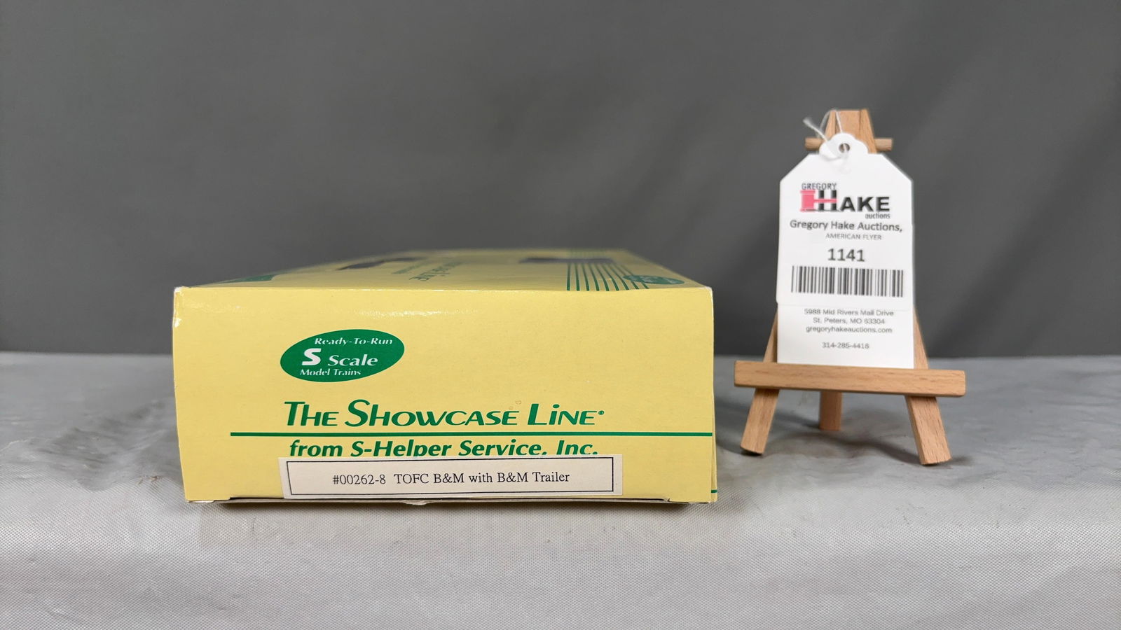 S Scale The Showcase Line #00262-8 TOFC B&M w/ Trailer & OB.: S Scale The Showcase Line #00262-8 TOFC B&M w/ Trailer & OB. C9 See photos for details.Size14x6x3
