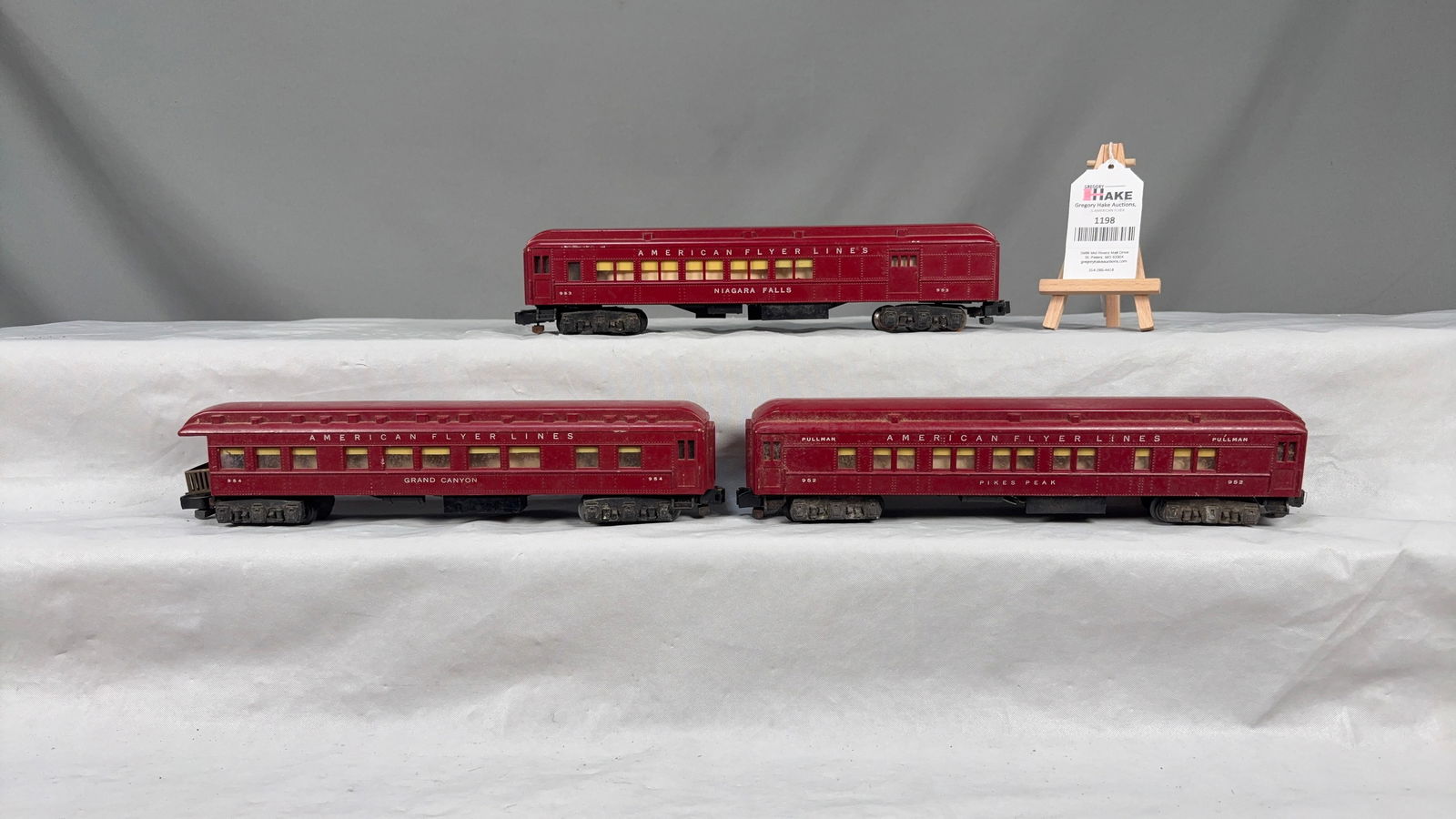 American Flyer Postwar 952 Pikes Peak 953 Niagara Falls 954 Grand Canyon Passenger Cars: American Flyer Postwar 952 Pikes Peak, 953 Niagara Falls, and 954 Grand Canyon Heavyweight Passenger Cars, C7 See Photos for Details. Size 14x9x2