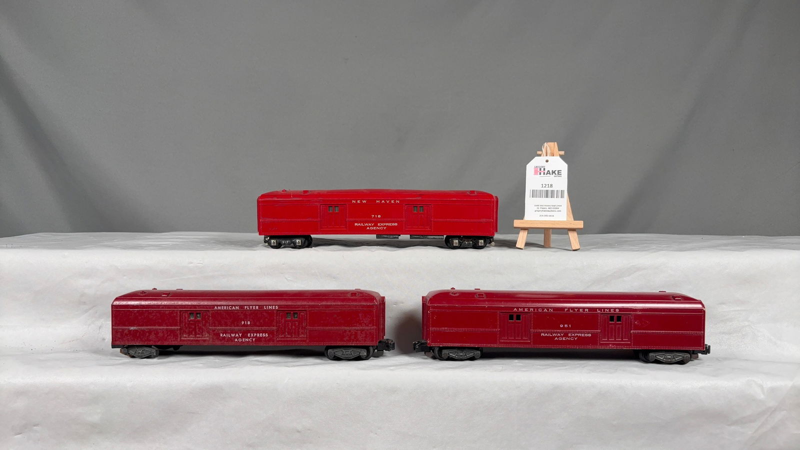 3 American Flyer REA Cars - 718, 918 and 951: 3 American Flyer REA Cars - 718 , 918 and 951, C7. See photos for details. Size 12x7x3