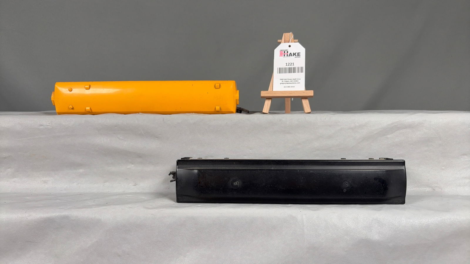 2 American Flyer Postwar Passenger Cars - 3