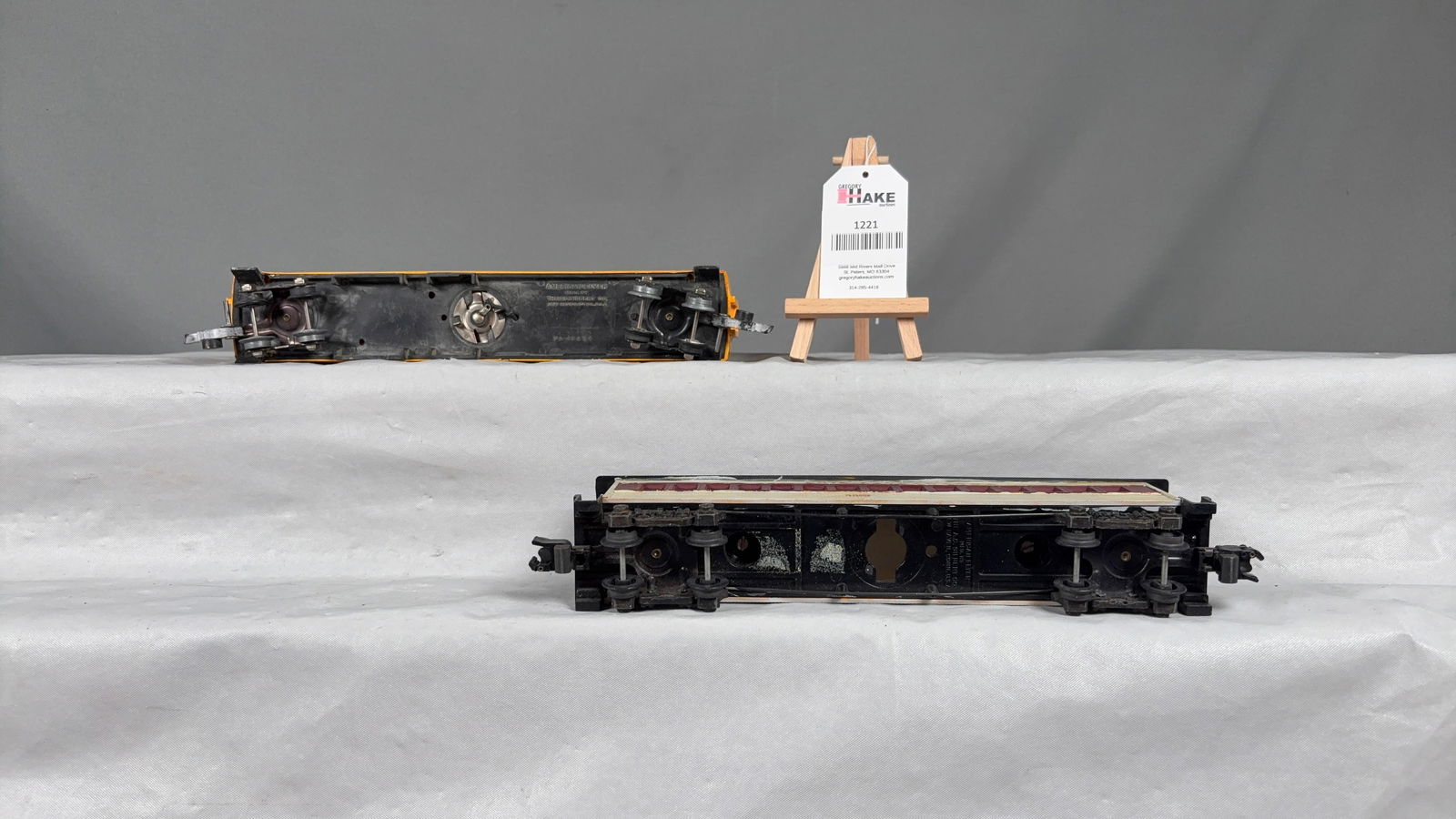 2 American Flyer Postwar Passenger Cars - 4