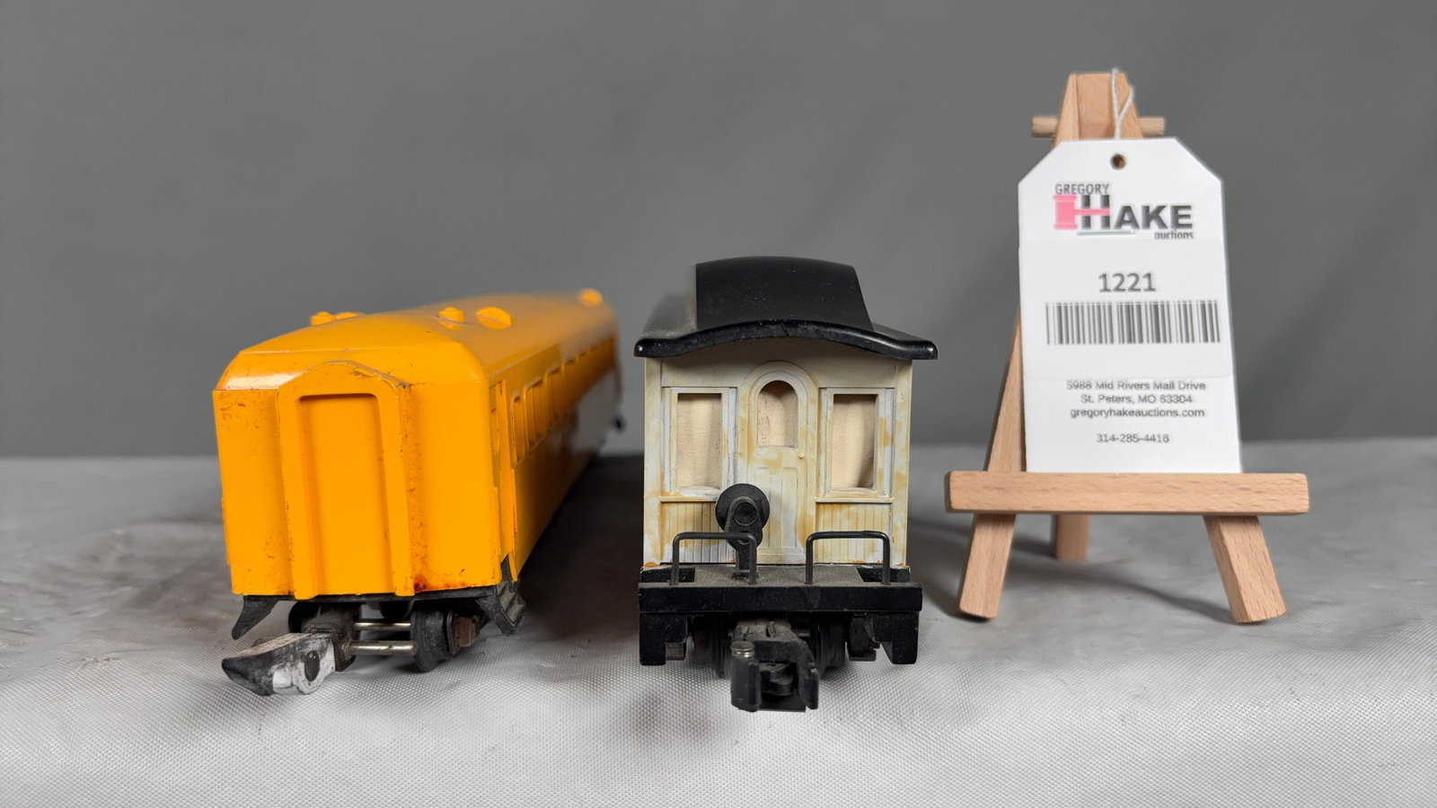 2 American Flyer Postwar Passenger Cars - 5