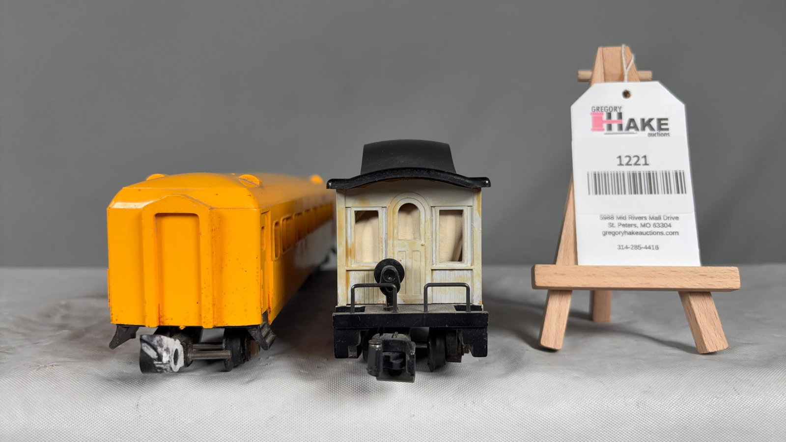 2 American Flyer Postwar Passenger Cars - 6