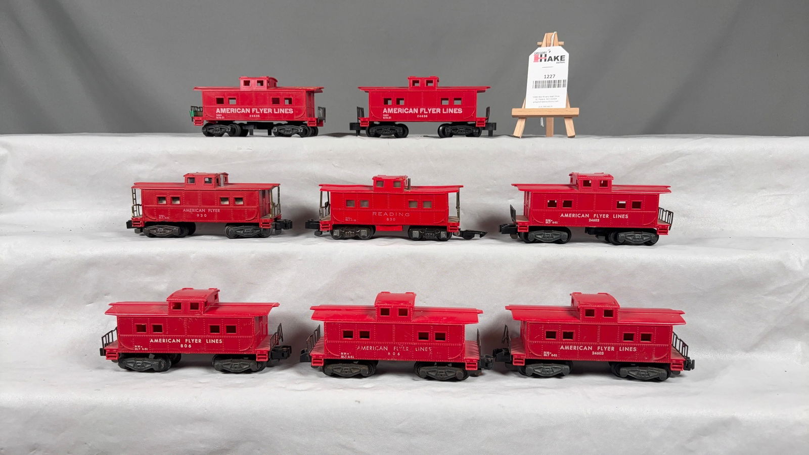 8 Various American Flyer Postwar Cabooses (1 of 6)