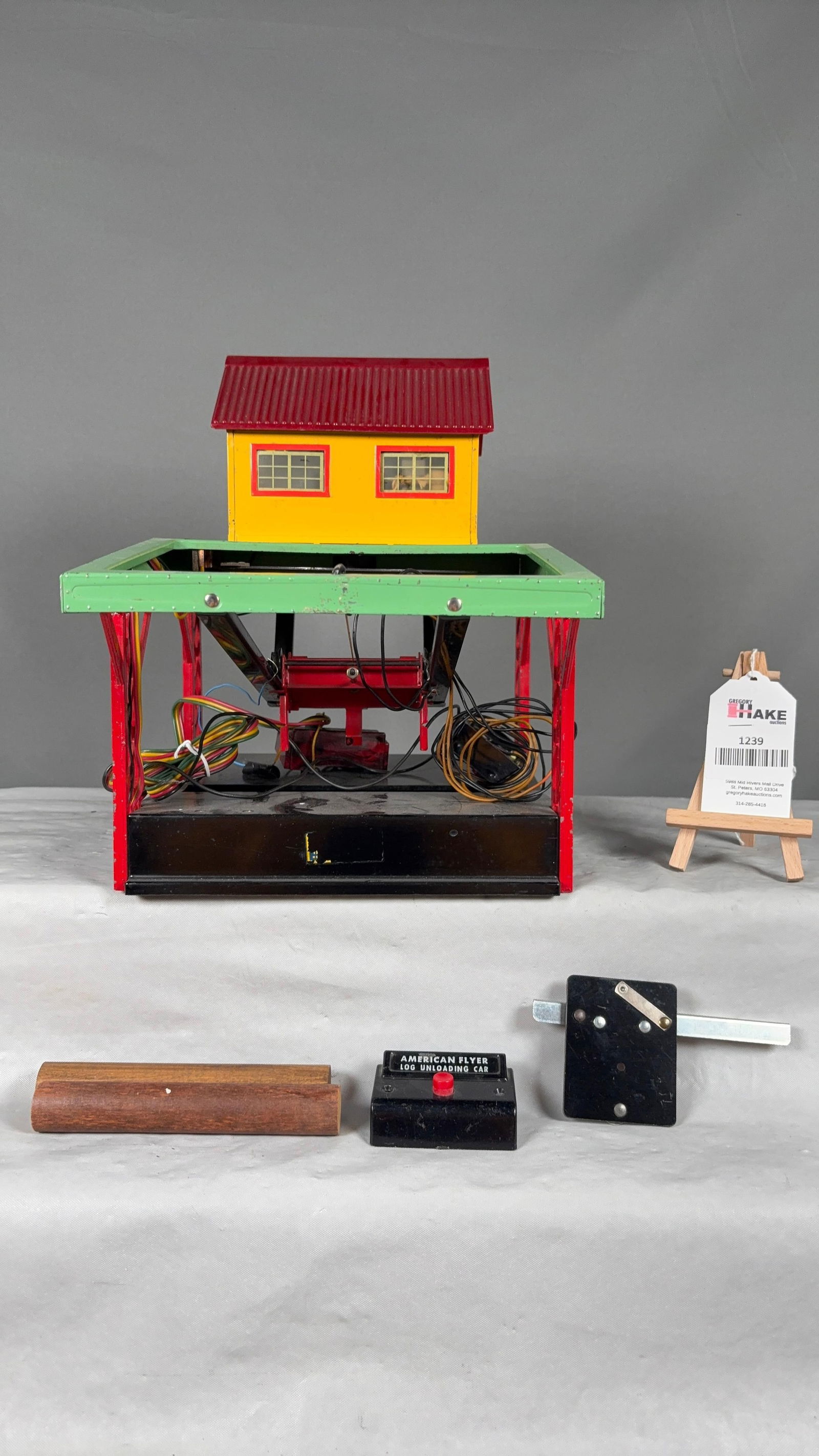 American Flyer Postwar 751 Log Loader w/ Control Button (1 of 6)