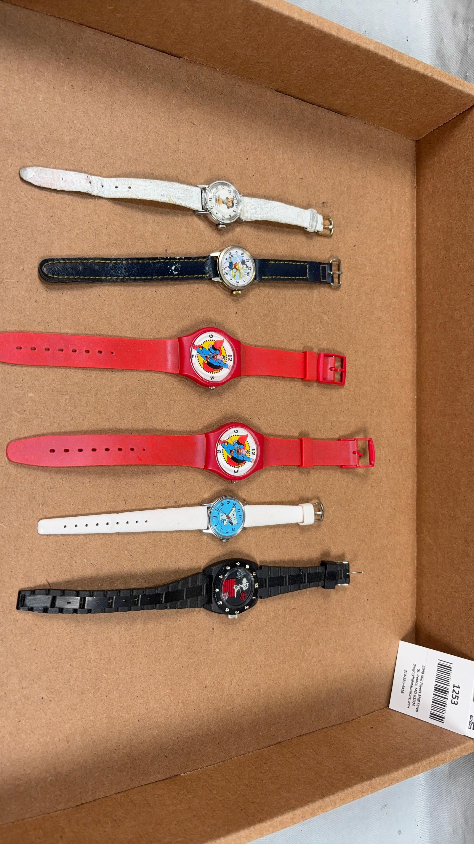 6 Character Watches Includes Snoopy, Wonder Woman, Superman & Lucy: 6 Character Watches Includes Snoopy, Wonder Woman, Superman, Lucy. See photos for detailsSize10x3x2