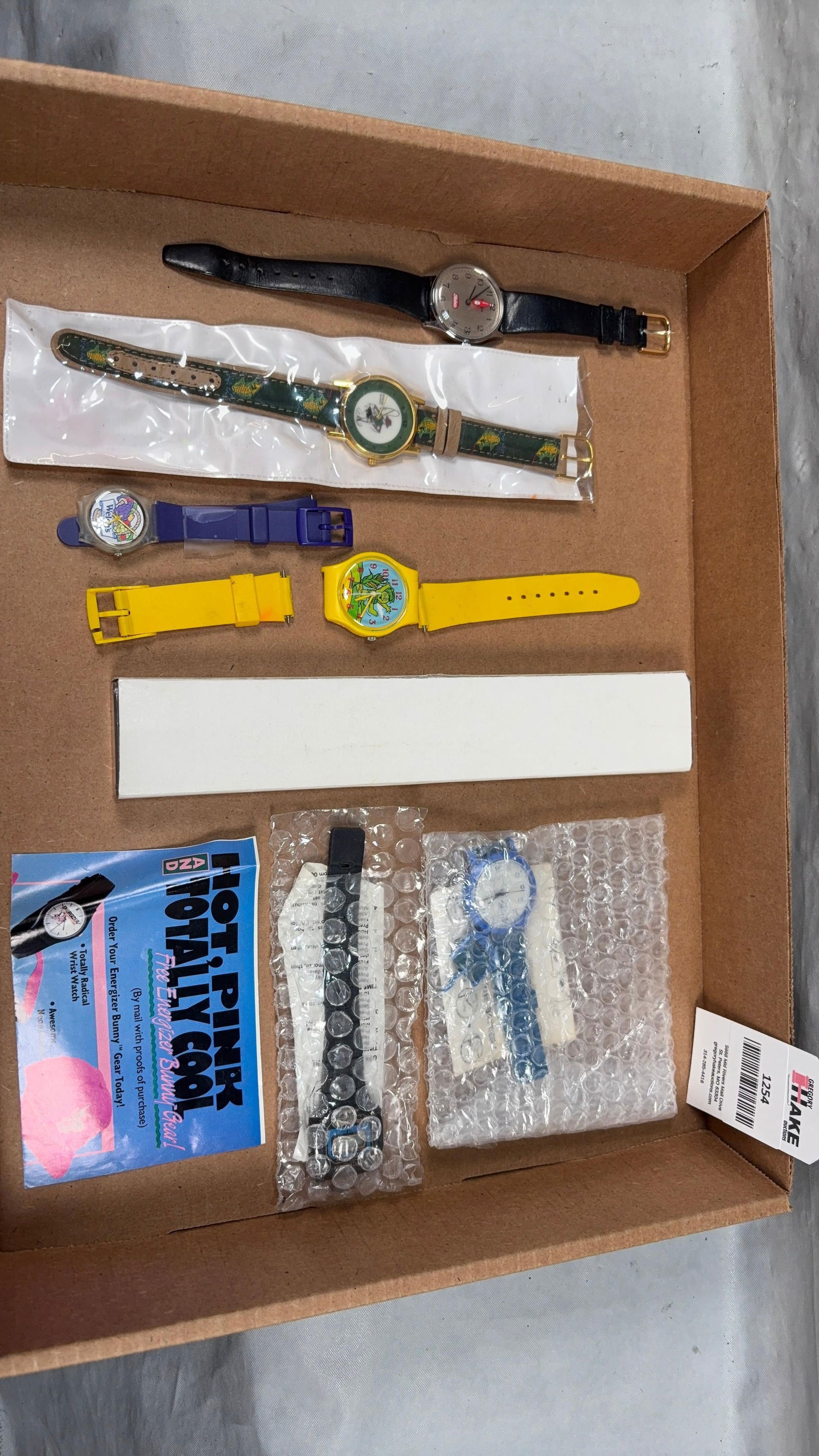 Character Watches Includes Green Giant, Welches, Hard Rock Cafe, Pillsbury & more: 6 Character Watches Includes Green Giant, Welches, Hard Rock Cafe & more. See photos for details.Sizex10x4x2