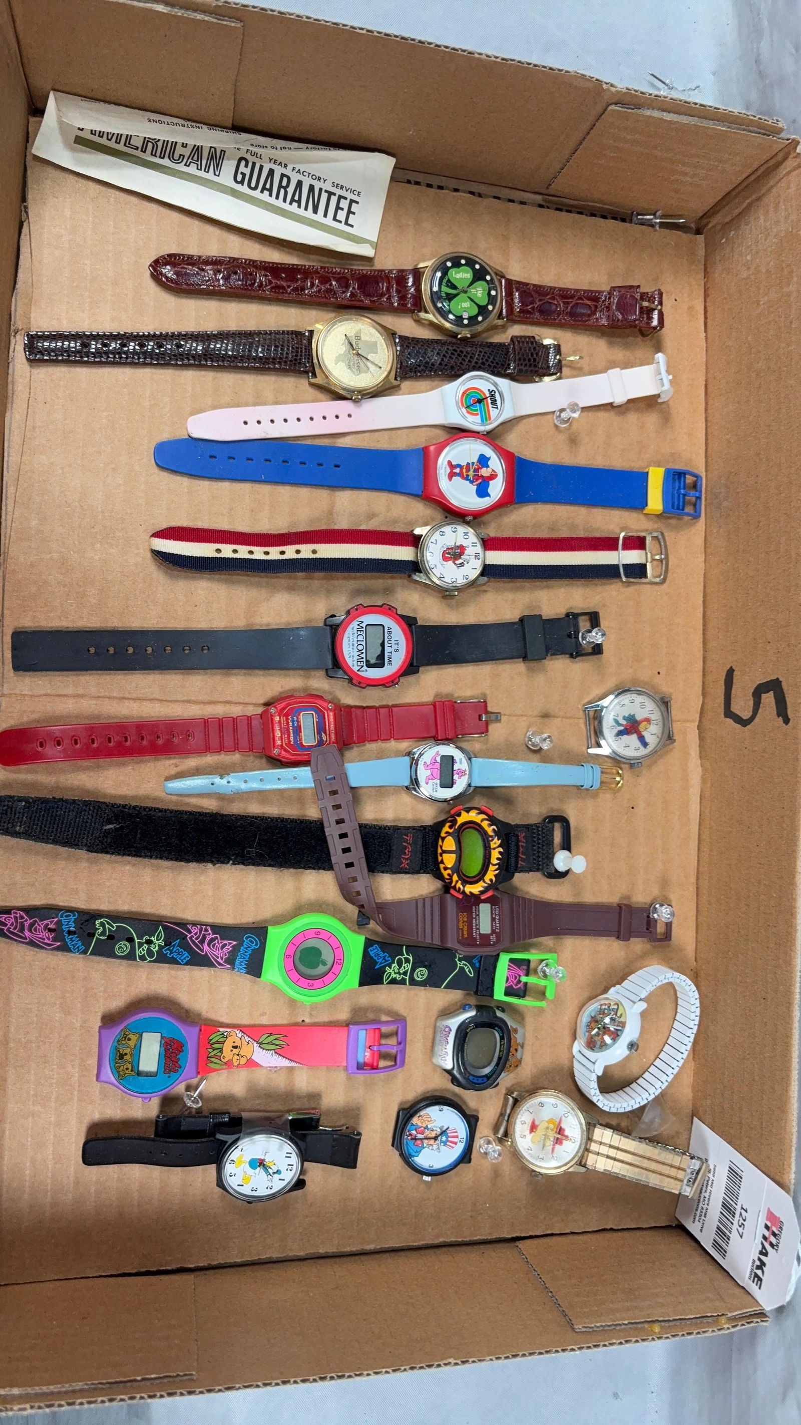 18 Character Watches Includes BudMan, Shout, Donald Duck USA & more: 18 Character Watches Includes BudMan, Shout, Donald Duck, USA & more. See photos for details.Size10x4x2