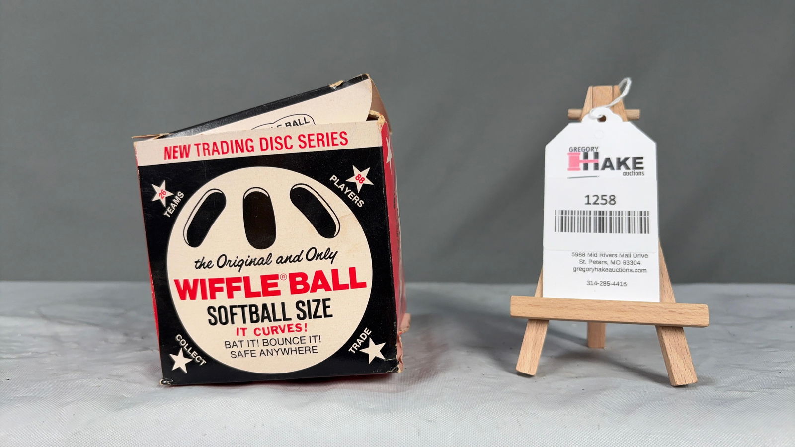Vintage Wiffle Ball Ball, Box and Baseball Discs: Vintage Wiffle Ball Ball, Box and Baseball Discs. See photos for details.Size4x4x4