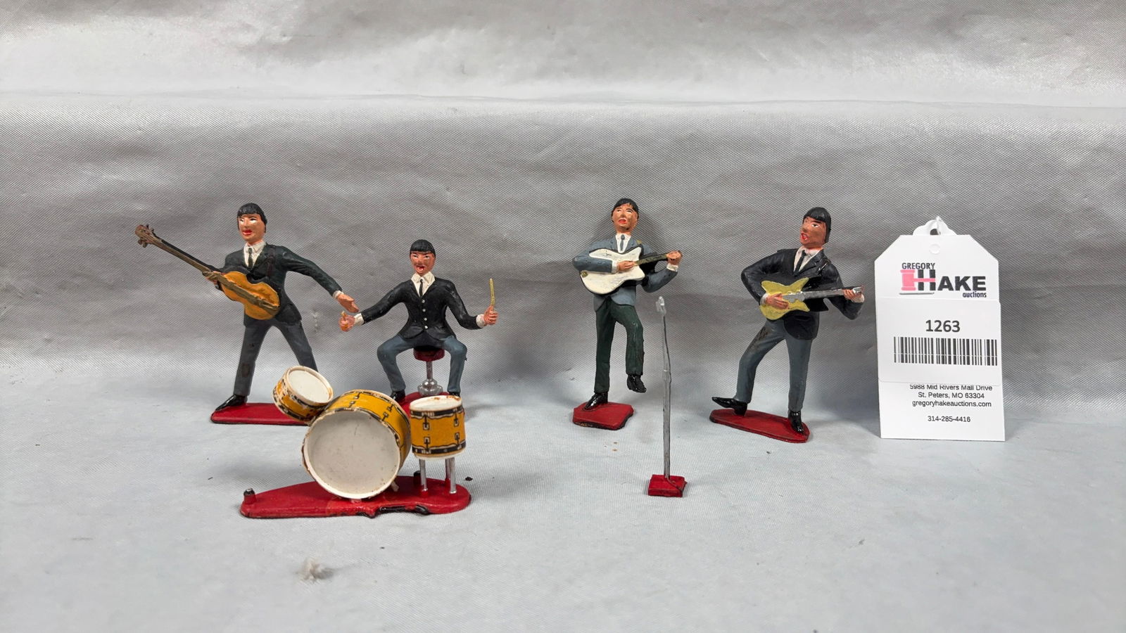 Vintage Beatles Cake Topper: Vintage Beatles Cake Topper. Some Pieces are Missing. See photos for details.Size7x5x2