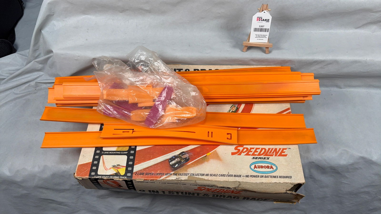 Vintage Aurora Speedline 2-in-1 Stunt & Drag Race Set: Vintage Aurora Speedline 2-in-1 Stunt & Drag Race Set. See photos for details.Size24x13x5