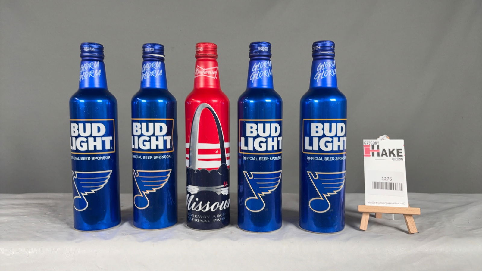 4 Empty Bud Light St Louis Blues 2019 Stanley Cup Champions Bottles & 1 Bud Arch Bottle: 4 Empty Bud Light St Louis Blues 2019 Stanley Cup Champions Bottles & 1 Bud Arch Bottle. See photos for details.Size10x7x5