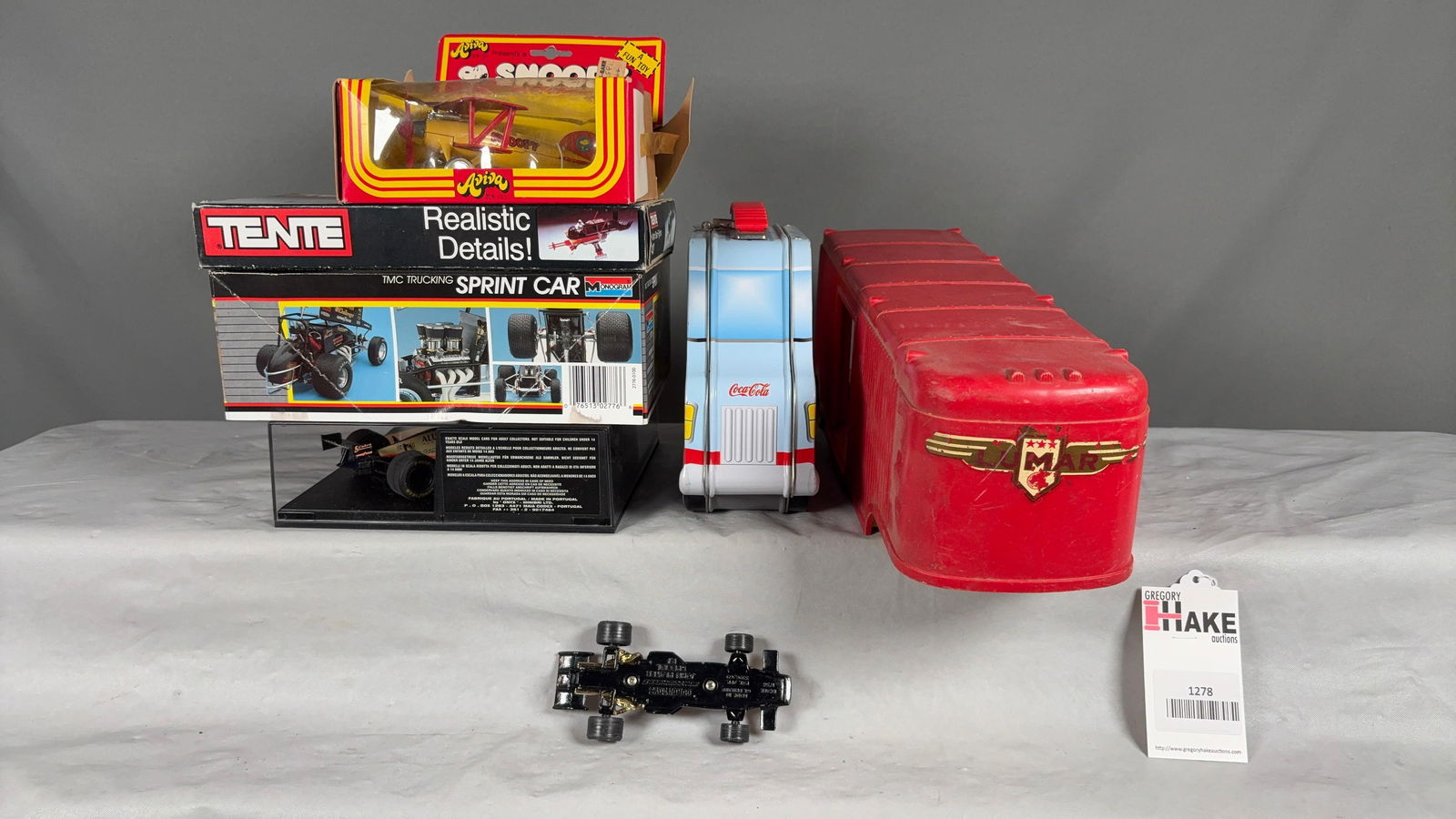 Box Lot of Misc. Items including Truck Van, Coke Box, Models and Snoopy Airplane: Box Lot of Misc. Items including Truck Van, Coke Box, Models and Snoopy Airplane. See photos for details.Size17x13x10