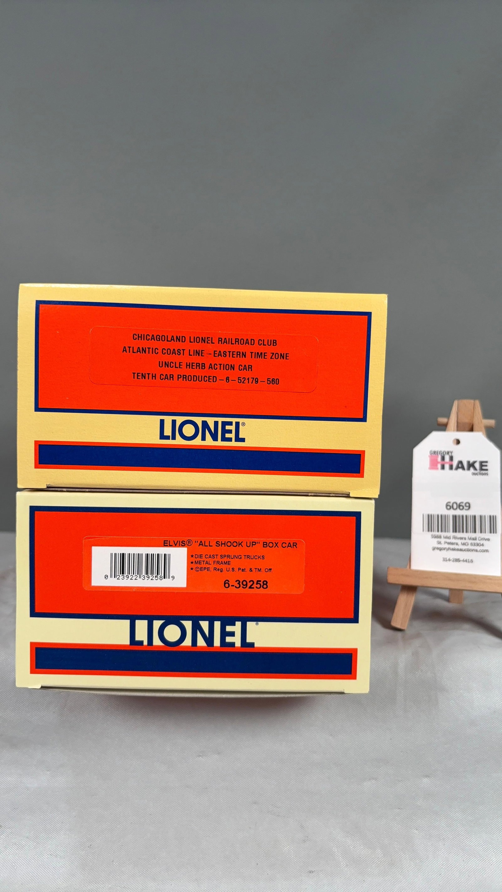 Lionel LTI Set of 2: Chicagoland Lionel Railroad Club 6-52179-560, Elvis Box Car 39258 w/OB (1 of 2)