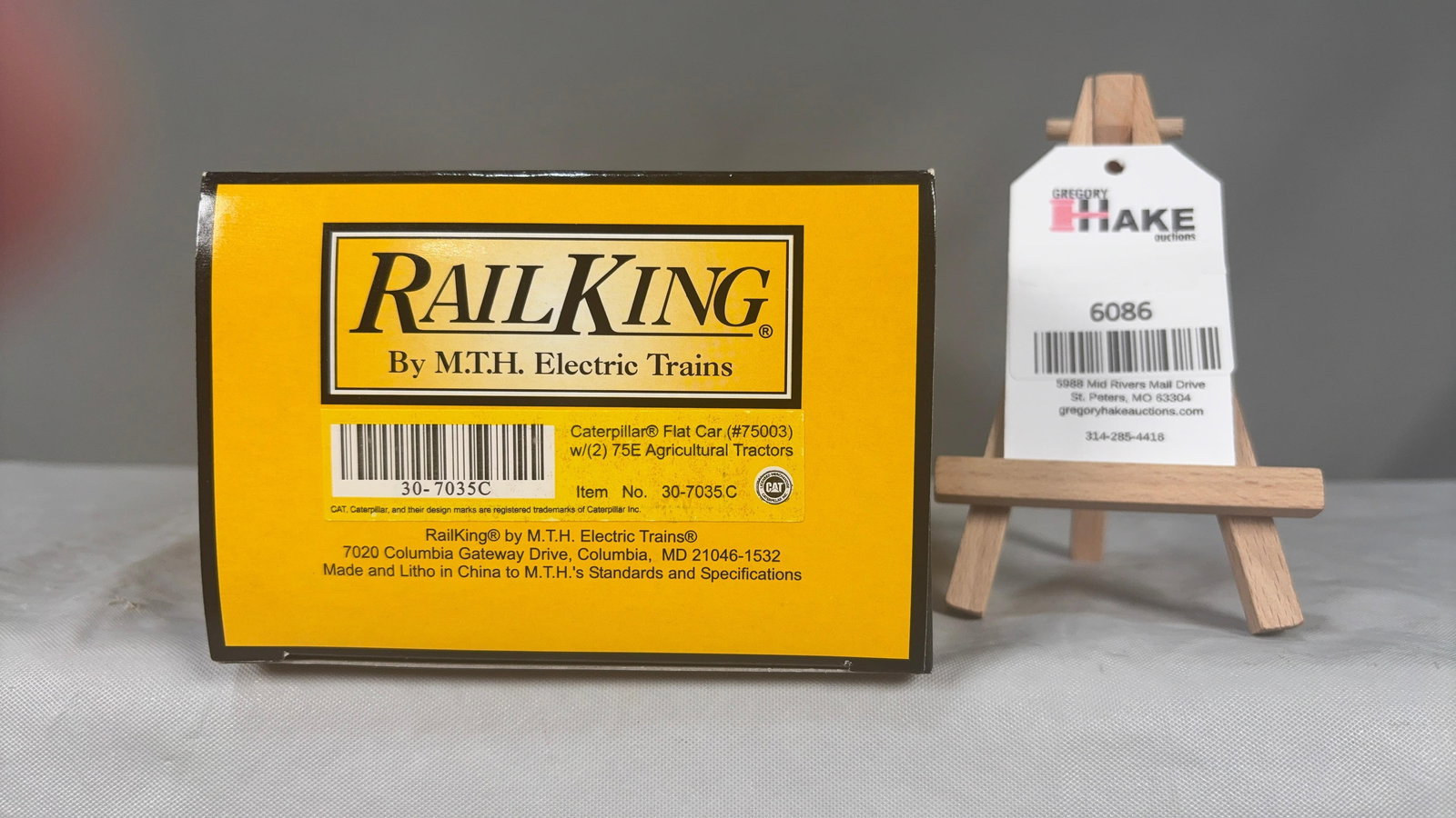 MTH Caterpillar Flat Car (#75003) w/2 75E Agricultural Tractors 30-7035C w/OB (1 of 2)