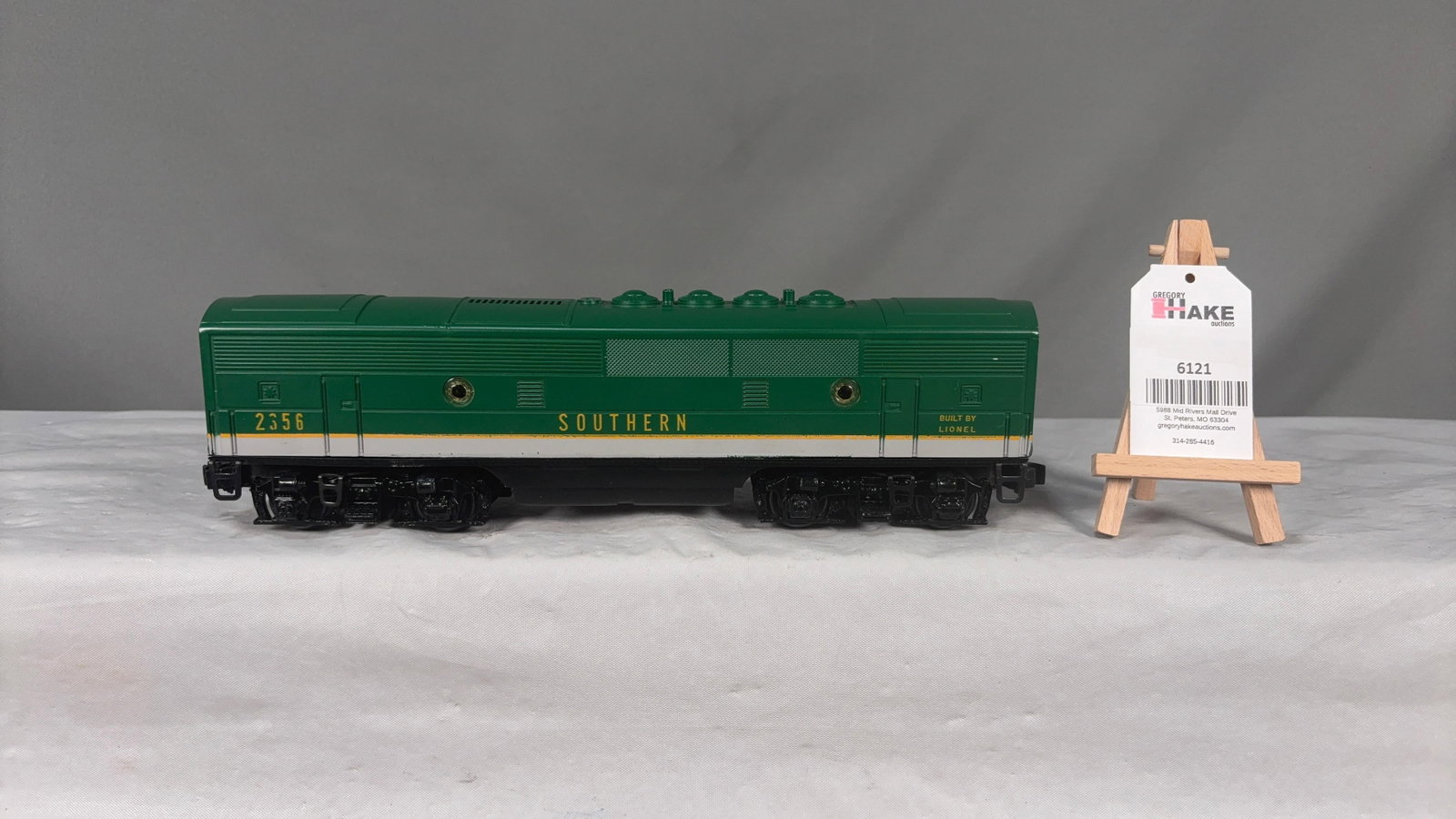 Lionel Postwar Southern 2356C B Unit F3 Diesel Locomotive (1 of 6)