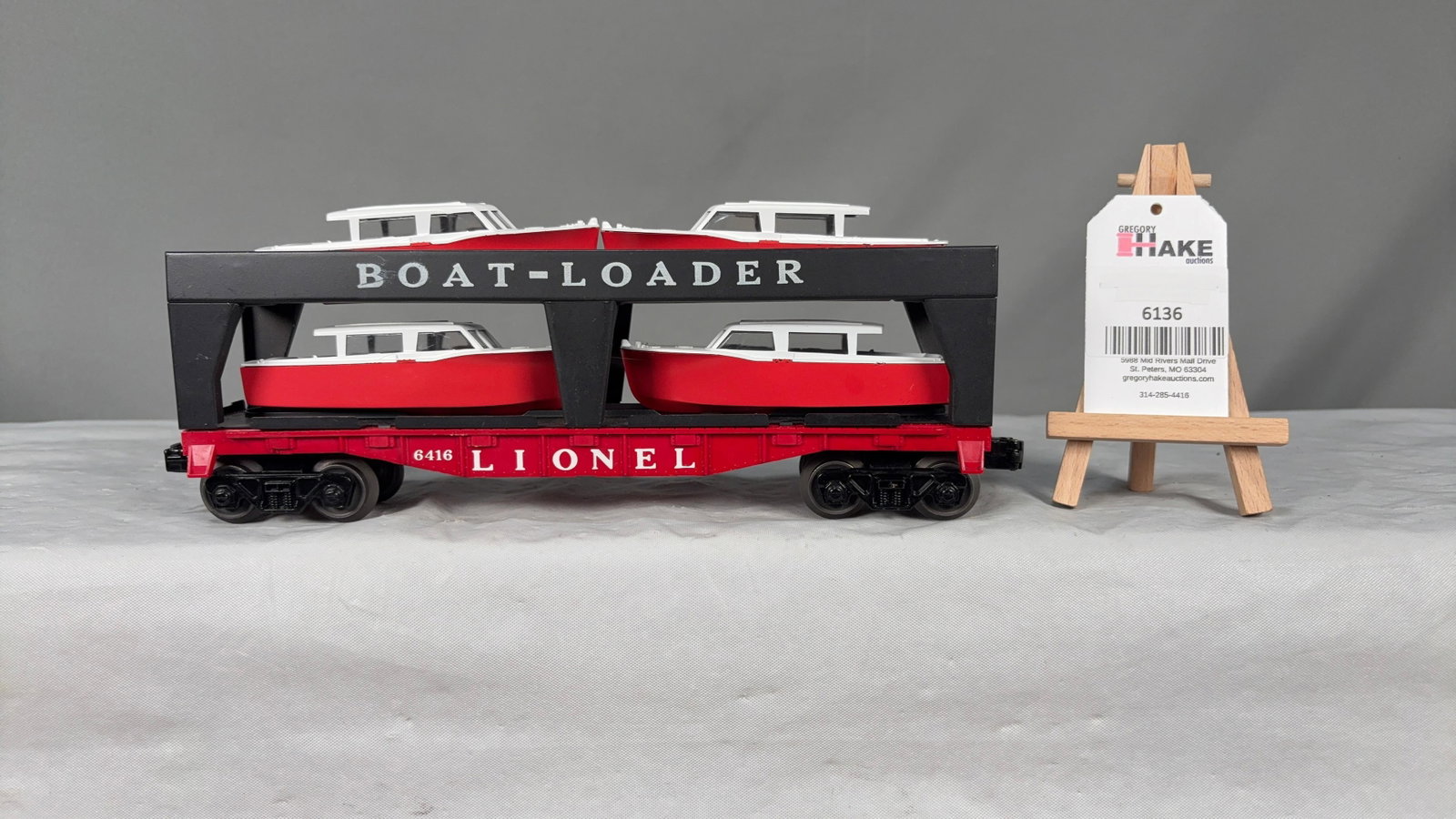 Lionel Postwar 6416 Boat Loader with Four Red Hull Boats (1 of 6)