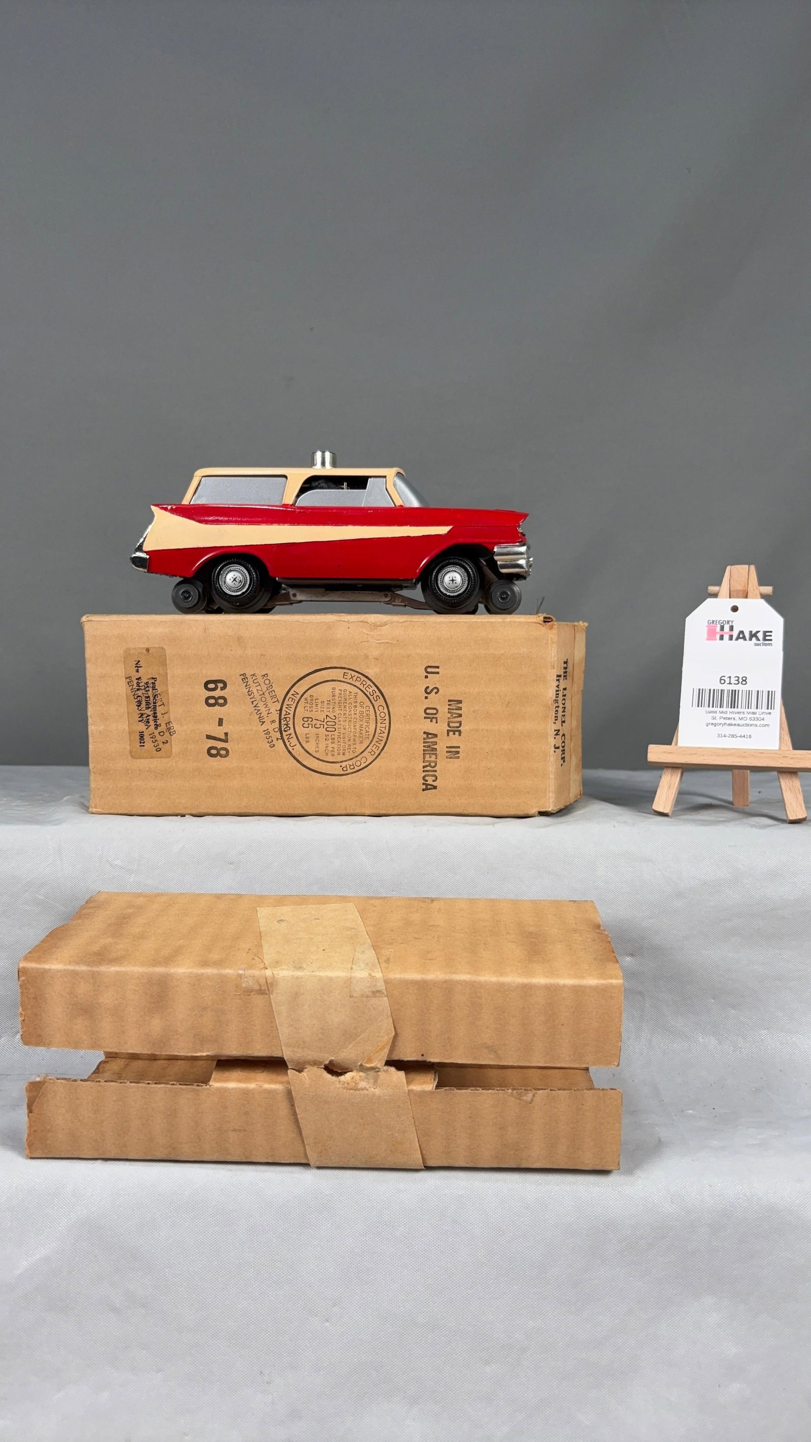 Lionel Postwar 68 Executive Inspection Car w/OB: Lionel Postwar 68 Executive Inspection Car w/OB. Car has 2 small paint chips on the top of the rear wing on each side, otherwise C8. Original box is factory sealed at one end and includes the original