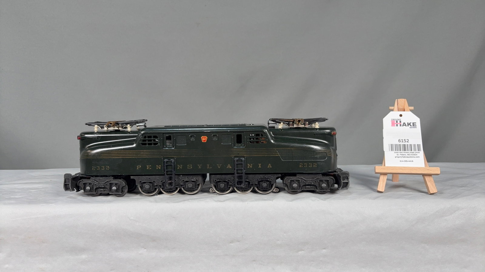 Lionel Postwar 2332 Pennsylvania GG1 Electric Locomotive: Lionel Postwar 2332 Pennsylvania GG1 Electric Locomotive. Great paint, stripes and lettering although there is some wear to the stripes in the middle on both sides, C7