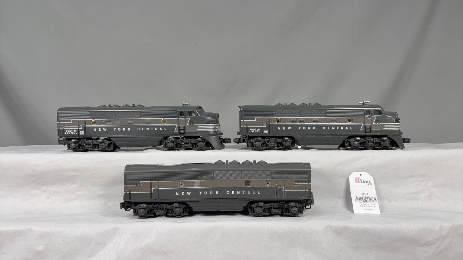 Lionel Postwar 2354 and 2344C NYC F3 ABA Diesel Locomotives: Lionel Postwar 2354 and 2344C NYC F3 ABA Diesel Locomotives.? 2354 AA Locos are in C8 Condition and the 2344C B Unit, with screened vents, is C8.