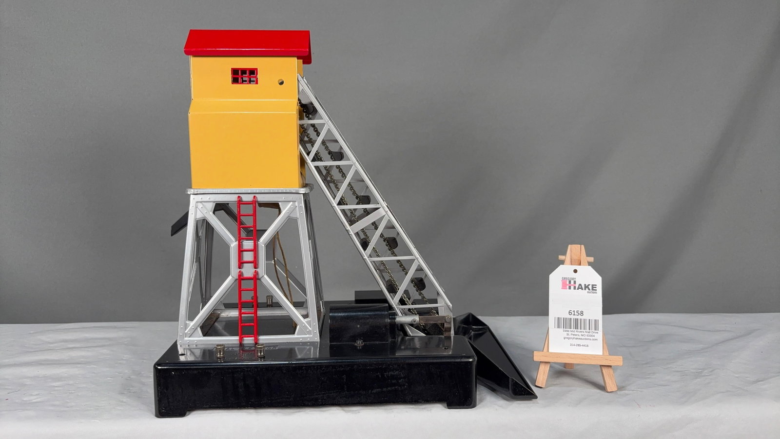 Mint Lionel Postwar 97 Operating Coal Loader w/OB (1 of 9)
