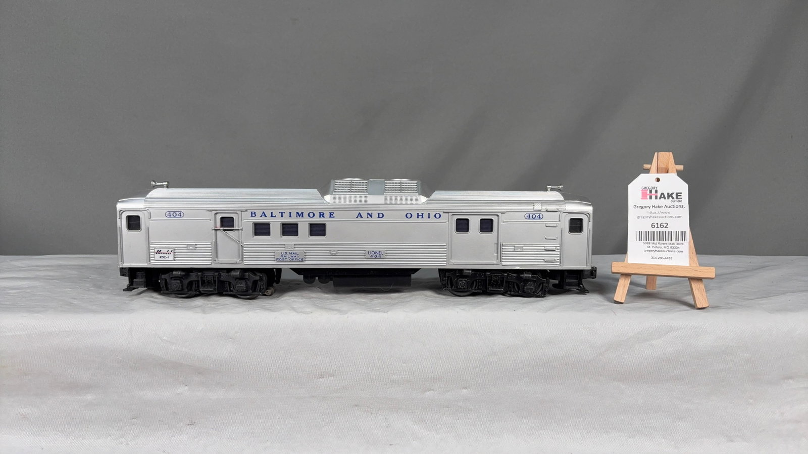 Lionel Postwar 404 B&O Powered Budd Car w/OB: Lionel Postwar 404 B&O Powered Budd Car w/OB. Car is C7 and includes an original 404X Box with insert and factory original wrapping paper.?